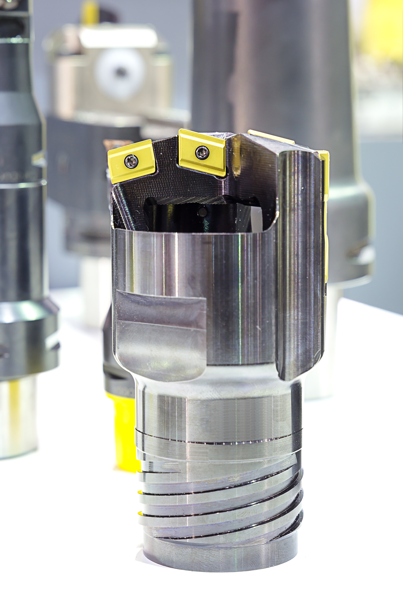 industrial milling metal cutting tool with carbide cutter insert