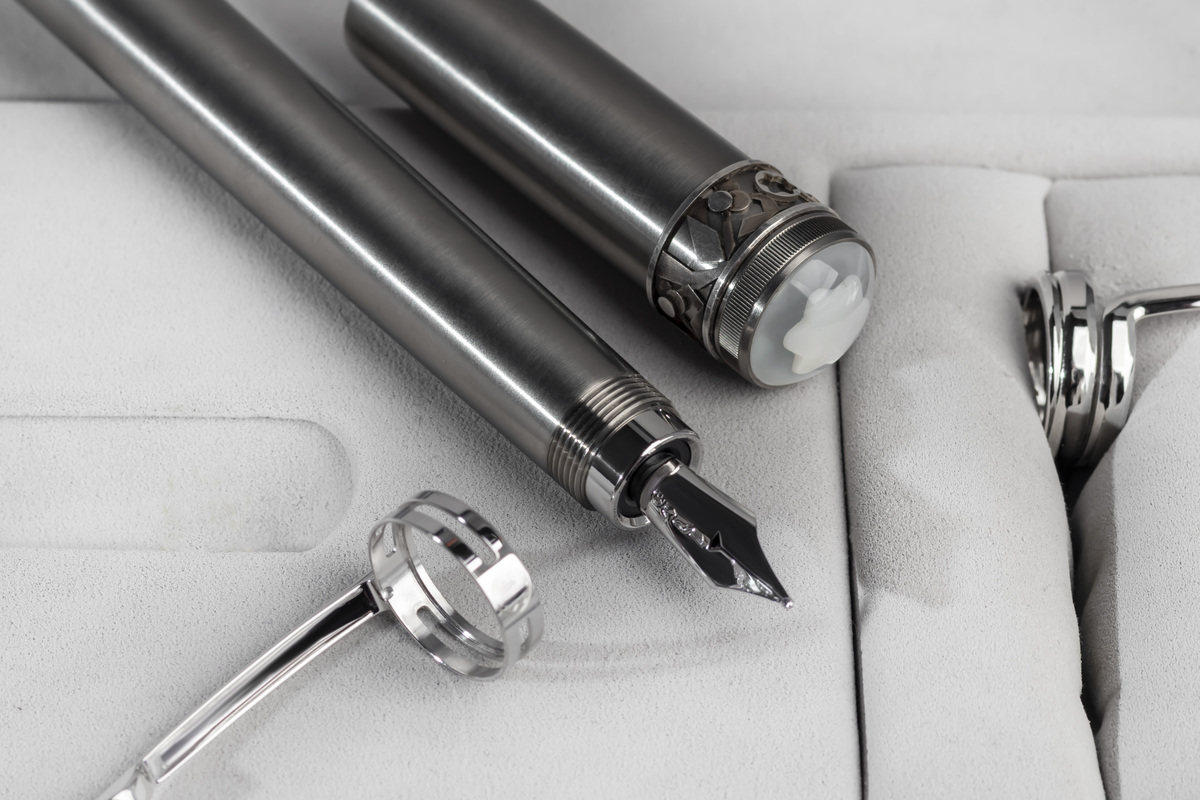 Luxury Ballpoint Pen with Gold-Plated Edges and Diamond Inlay