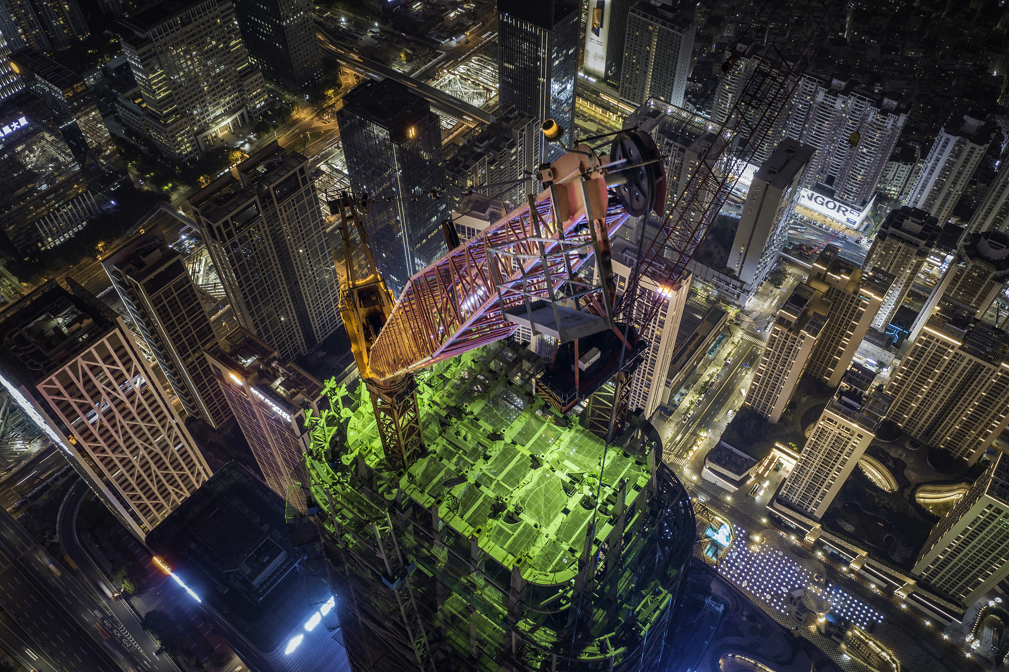 赛博朋克空中花园：躲避子弹的未来科技掩体