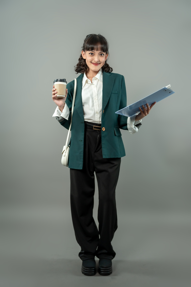 女生学什么专业好就业？2023热门专业推荐