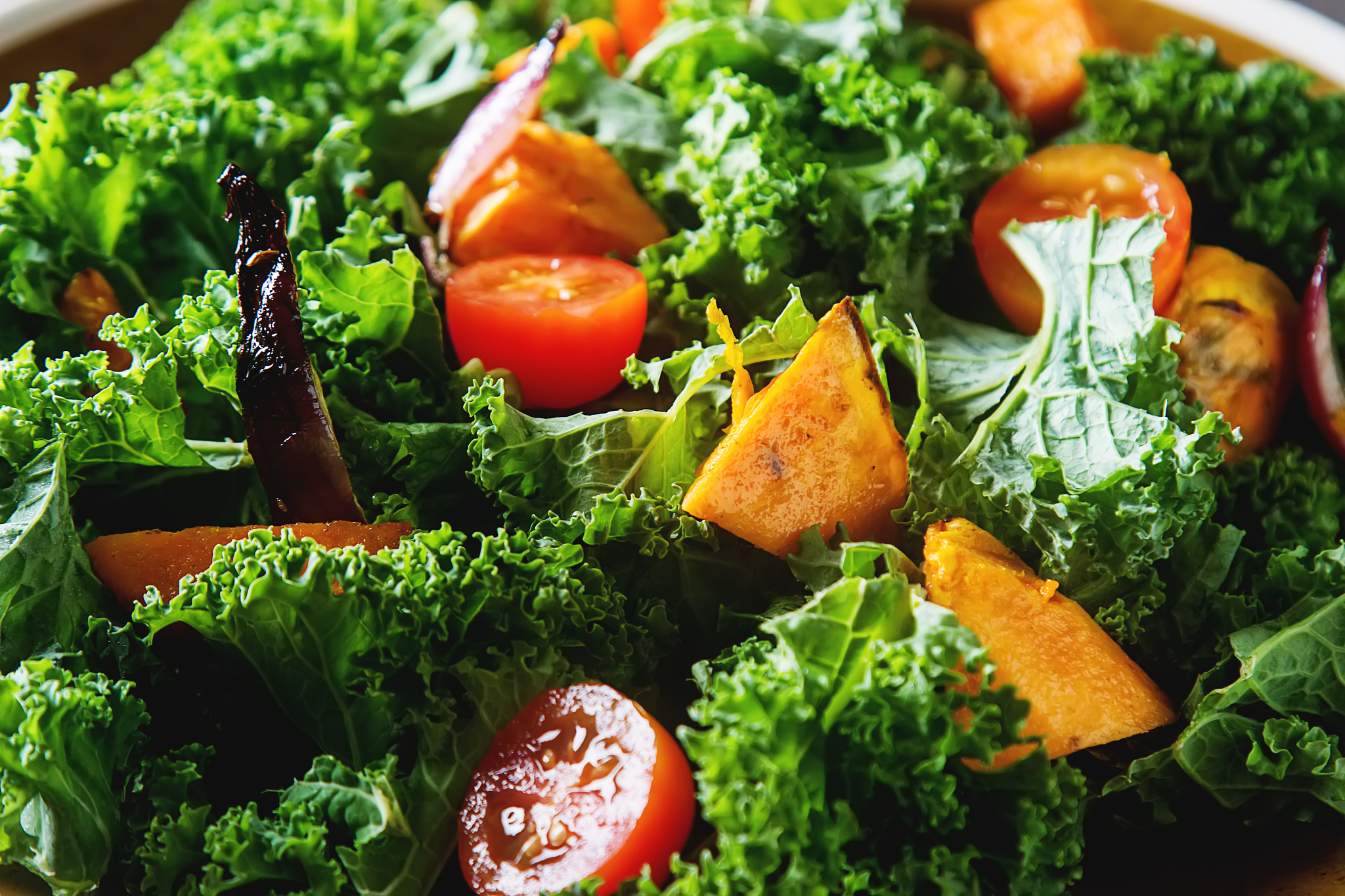 分析客人点餐口味偏好：青菜、芥蓝牛肉、土豆丝，这名客人喜欢什么？