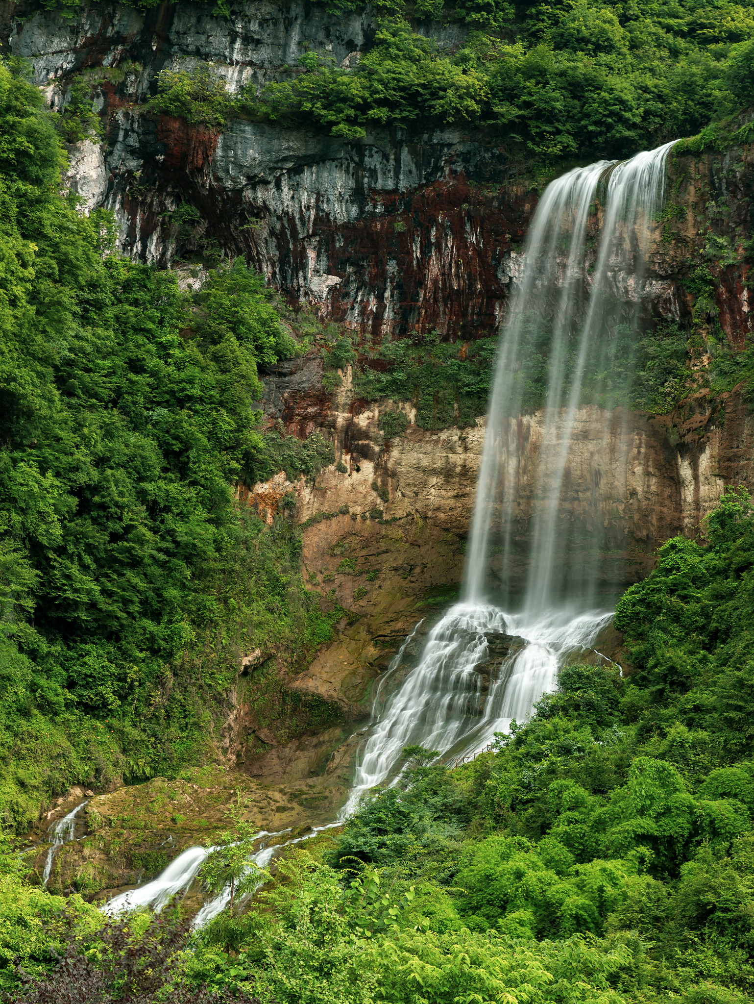 贵阳2023年中专学校热门专业推荐：电子信息、旅游、医疗保健、机械制造