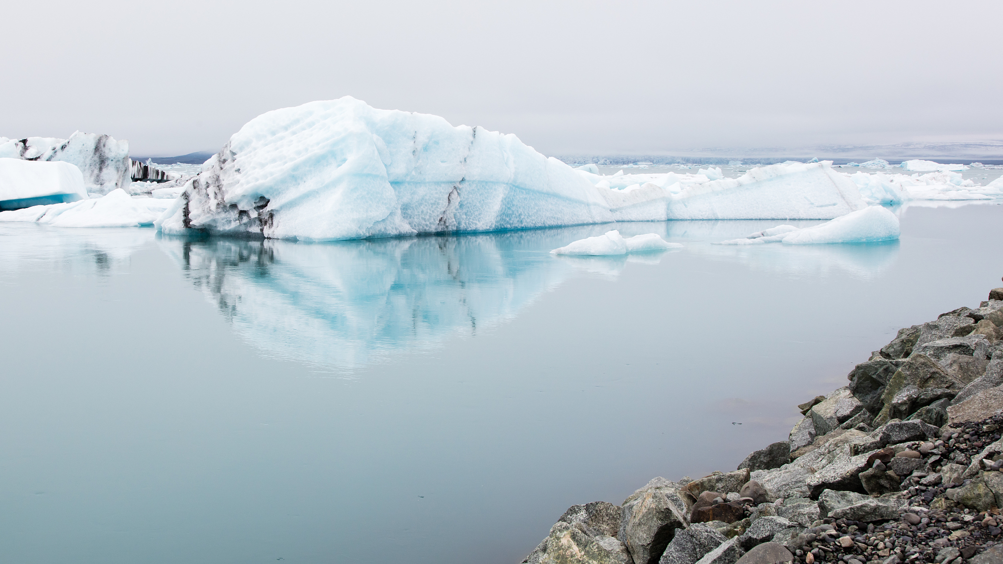 jokulsarlon is a large glacial lake in southeast iceland