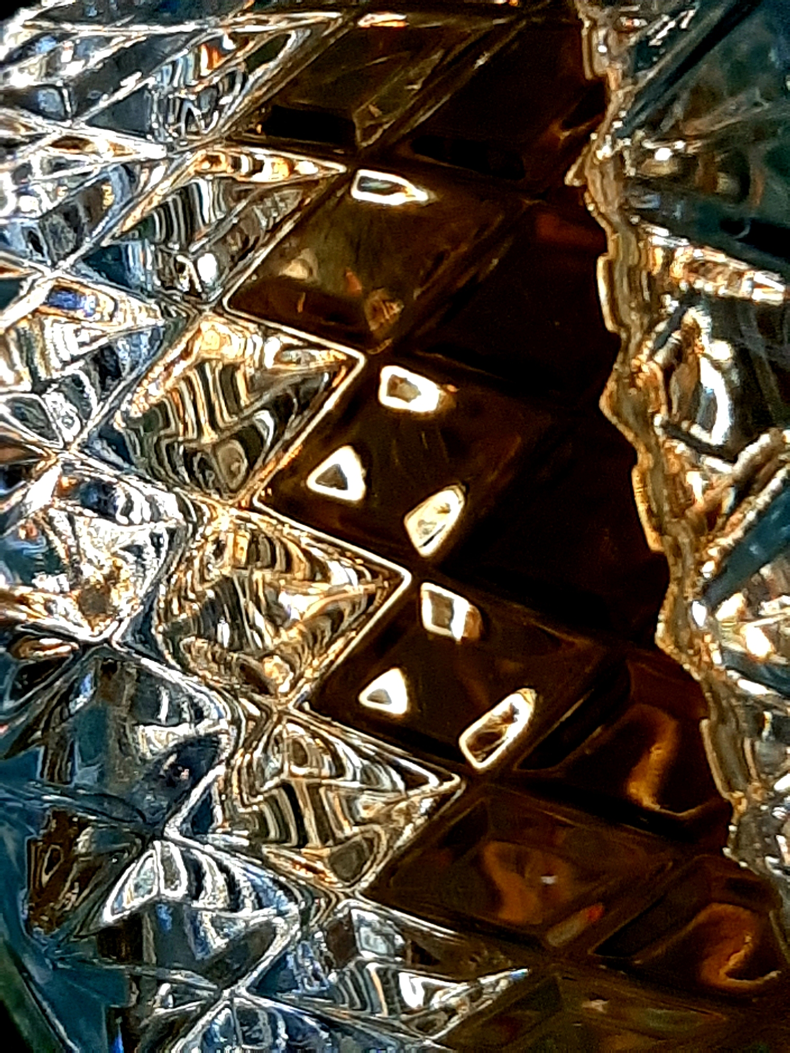 Robert Comploj的玻璃艺术 #创意##艺术# httptcnA6CnzKtP 围绕这篇博文写1条10字左右的评论