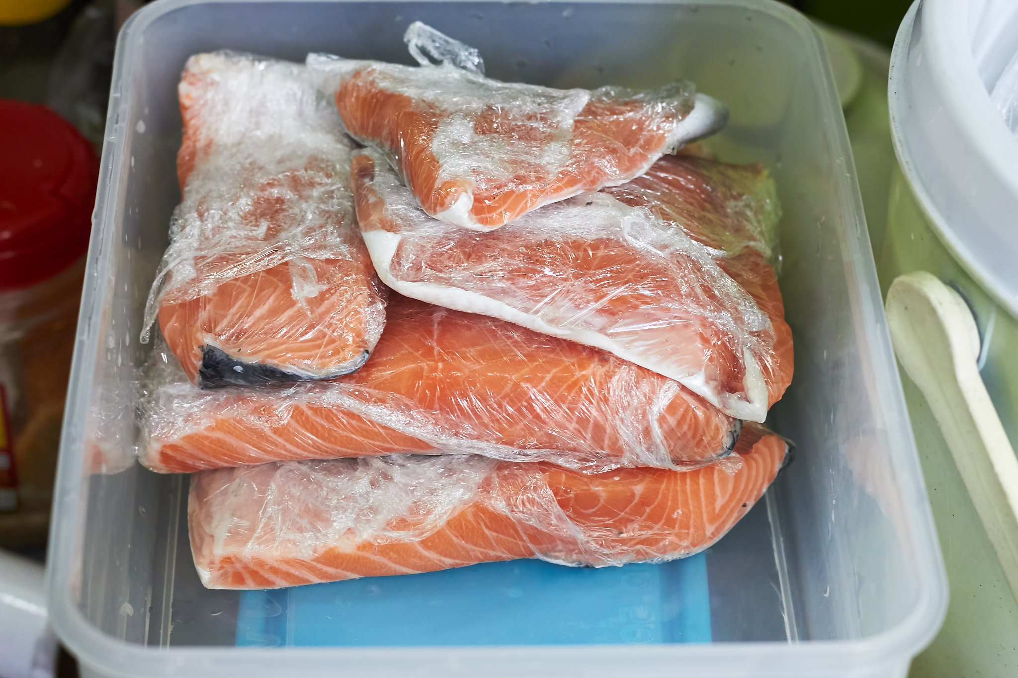 三文鱼常温可以放多久，