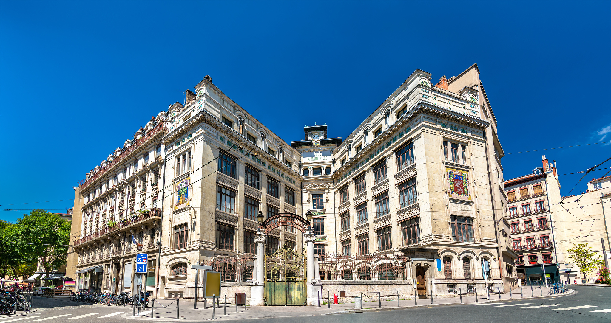 大学寄语：追梦拼搏，书写人生最美篇章