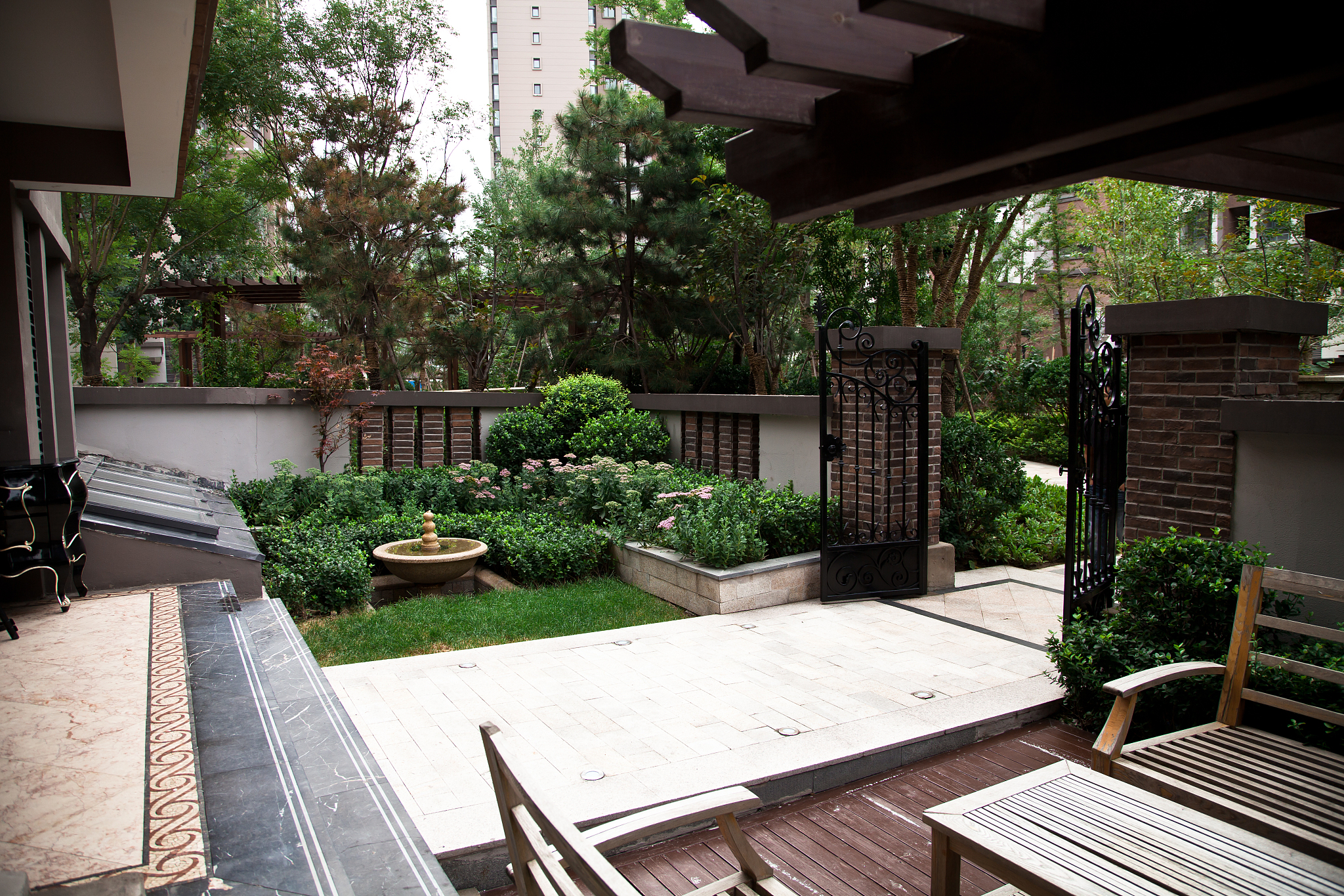 济南天桥区银座家居大户院子庭院花园资材店：打造您的理想户外空间