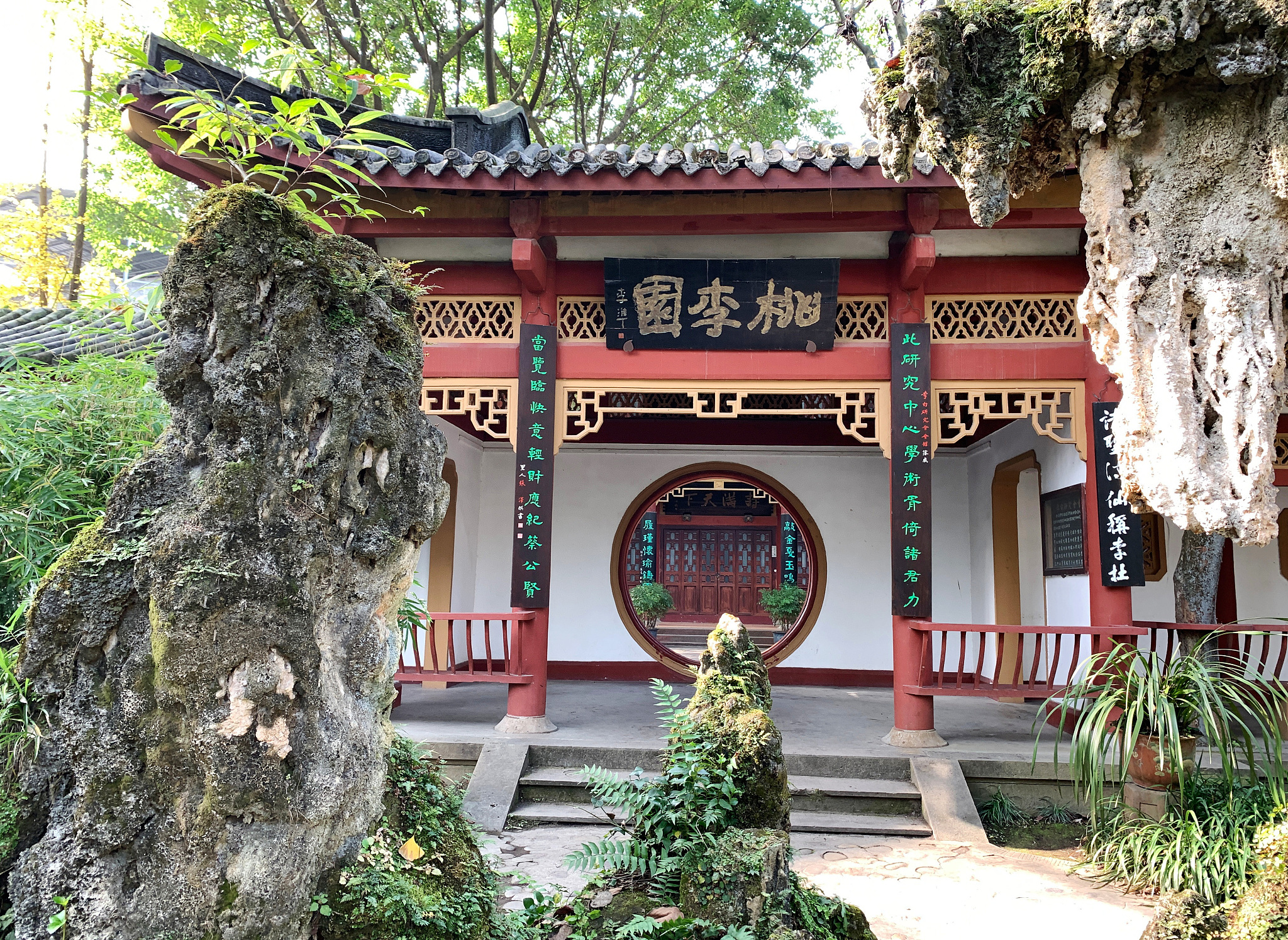 绵阳财经学校旅游服务与管理专业课程内容详解：学习酒店、餐饮、旅游景点管理