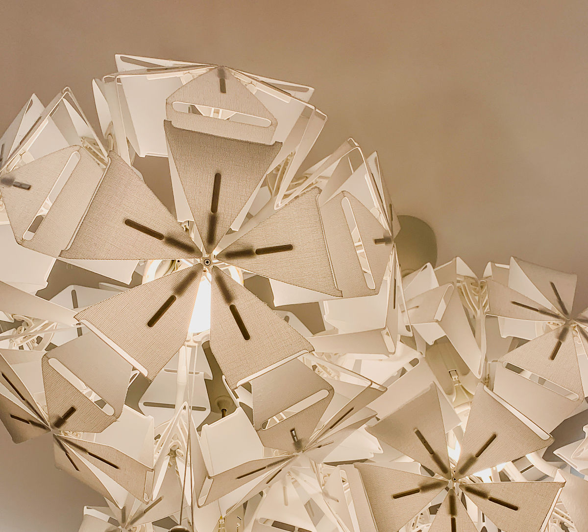 纸雕灯制作课程教案：学习纸雕技巧，打造创意灯饰