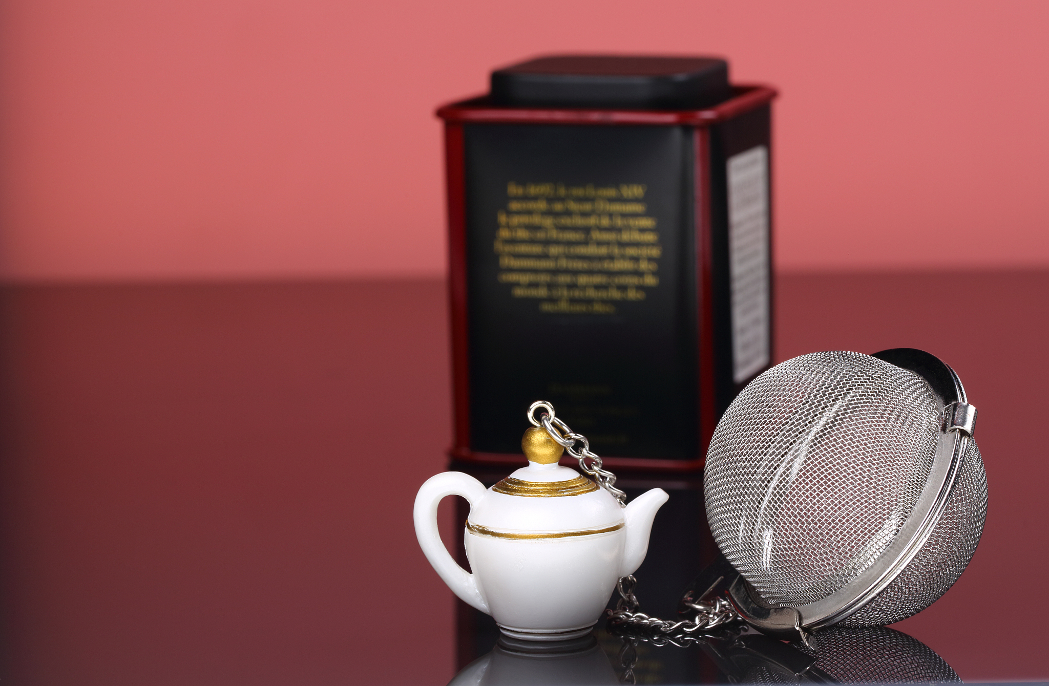 小罐茶罐子材质：陶瓷还是玻璃？