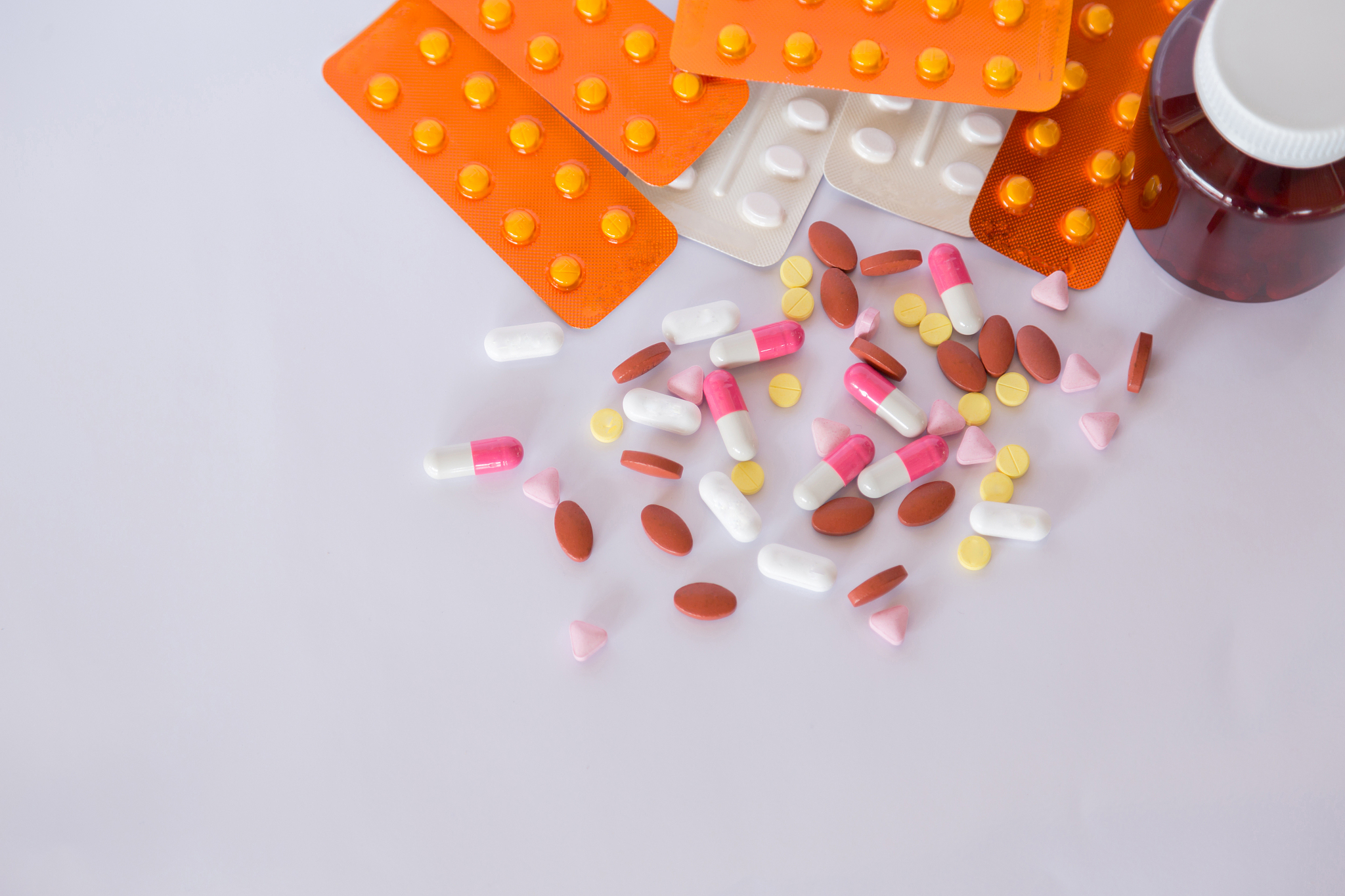 氯沙坦每日推荐剂量 (DDD) 为 100 毫克