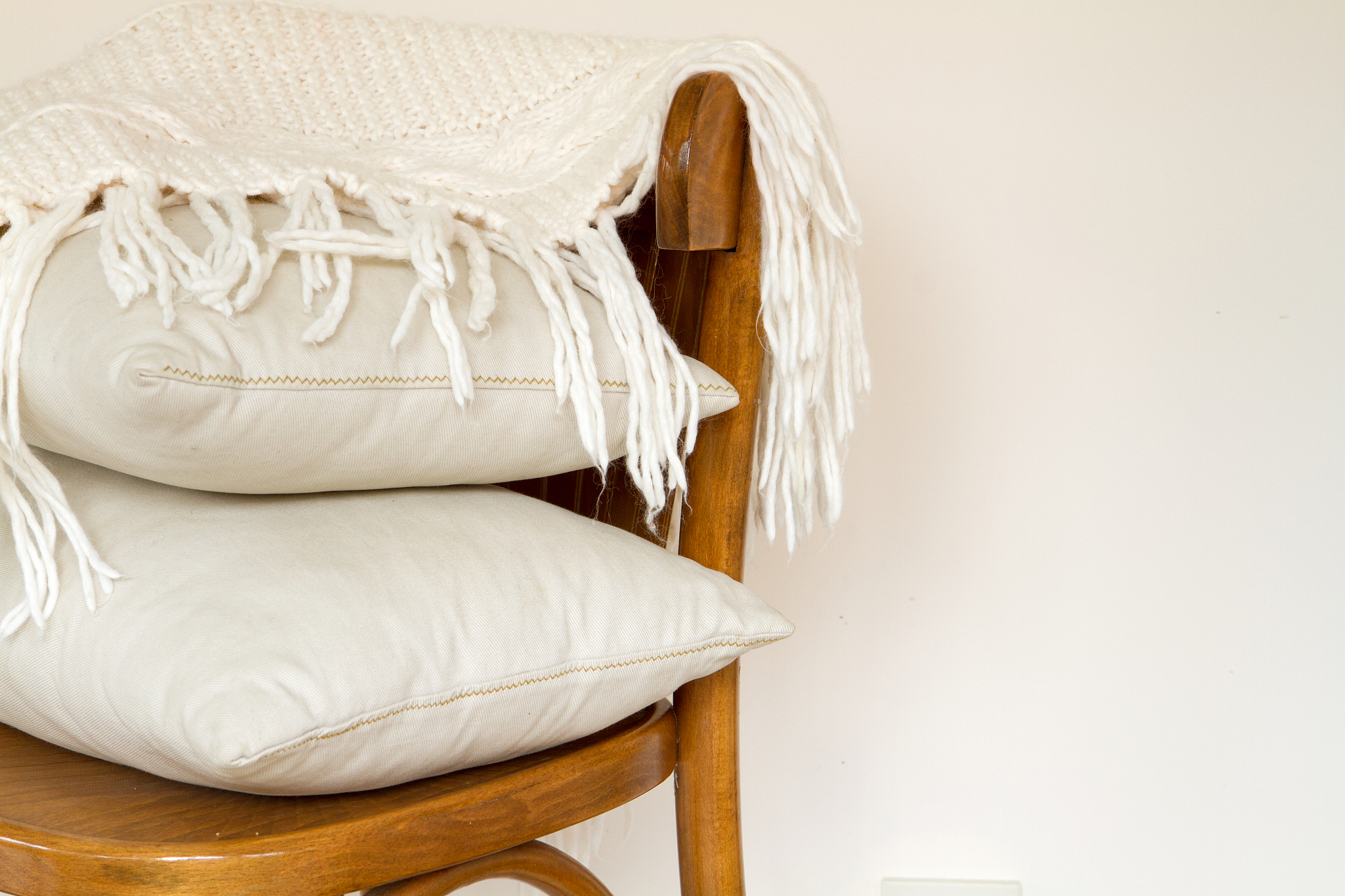 chair with pillows