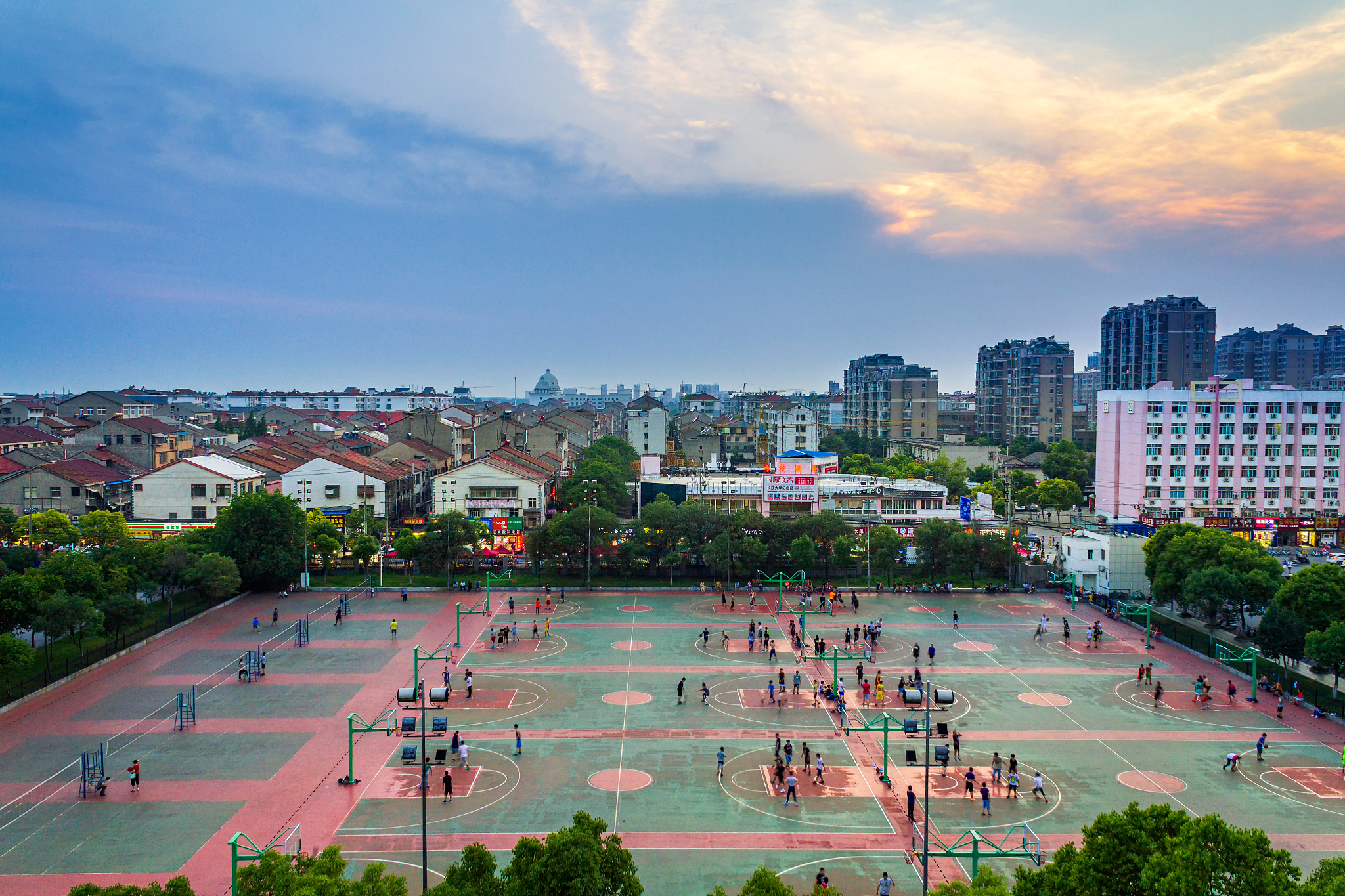 学校篮球场