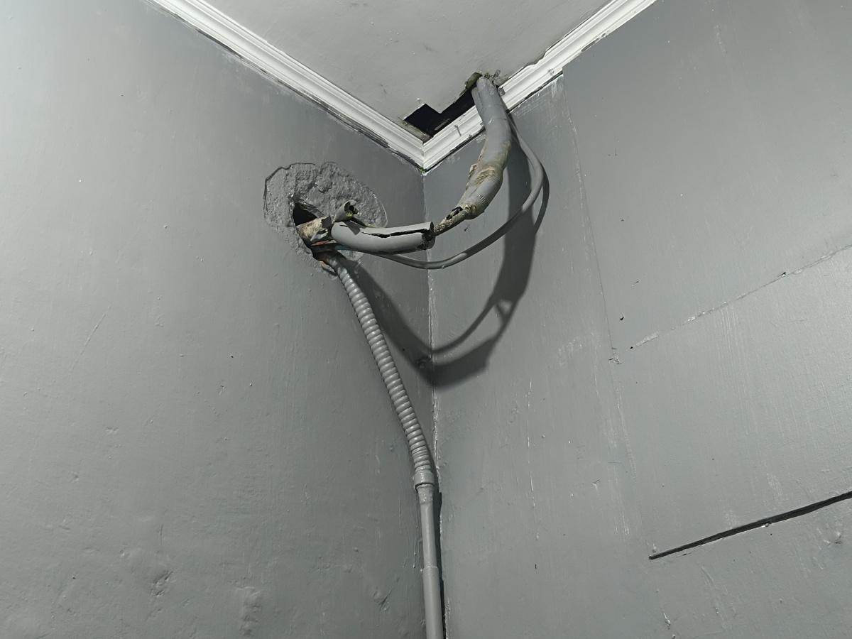 吊顶用启动钉子的原因：牢固稳定，减少墙体损坏