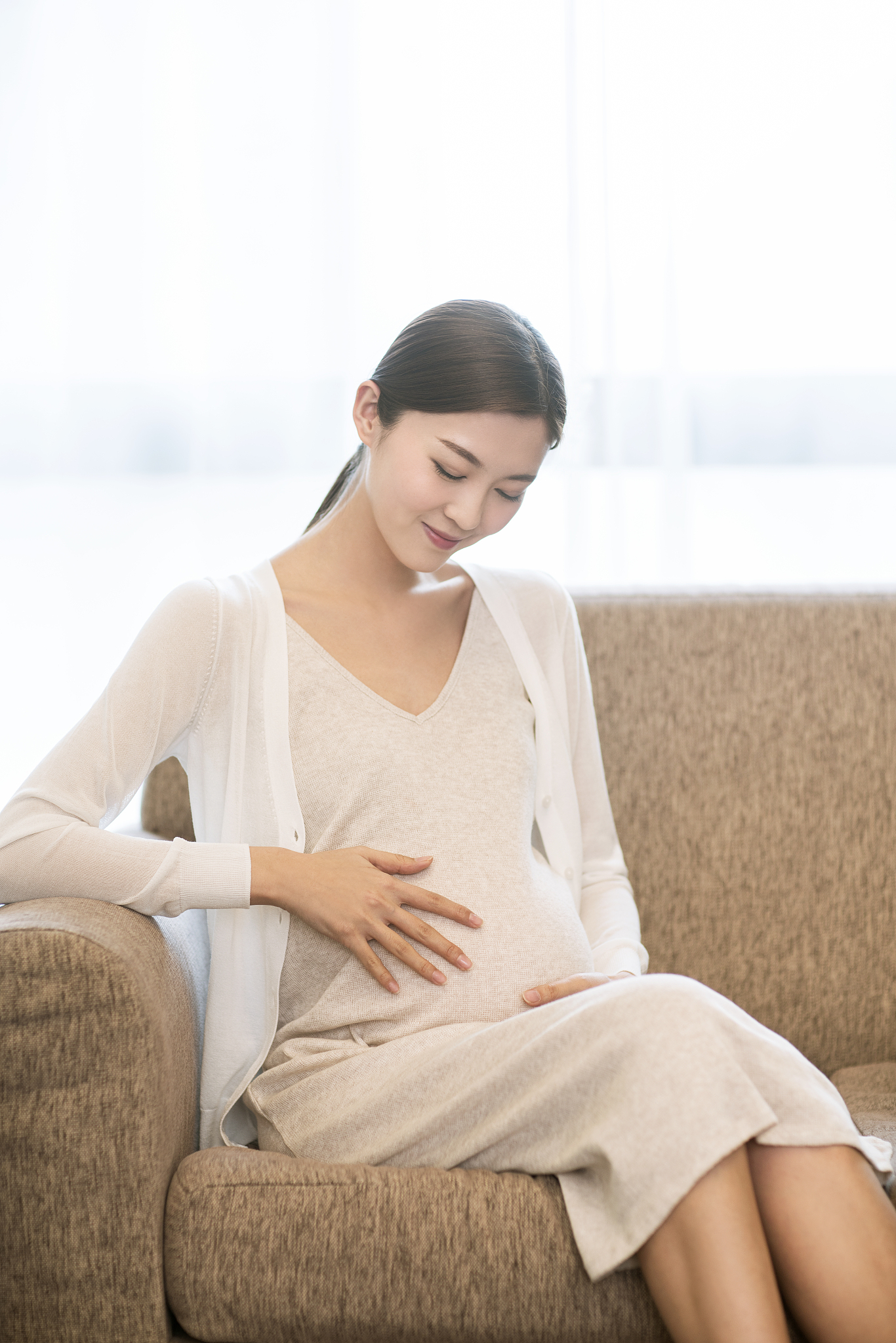 用户问了两个问题孕晚期烧心怎么办？孕晚期可以吃烧心药怎？这个问题一般用户会紧接着关心的下一个问题是什么按可能性大小给出2个表达更多样性一些