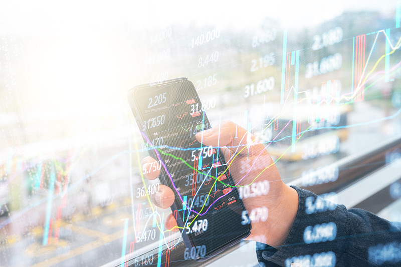 同时传统村镇银行在面对金融科技的迅速发展大部分村镇银行依旧是依靠原有的营销的方式从而导致其自身的竞争优势减弱。 同时传统村镇银行在面对金融科技的迅速发展大部分村镇银行依旧是依靠原有的营销的方式从而导致其自身的竞争优势减弱。