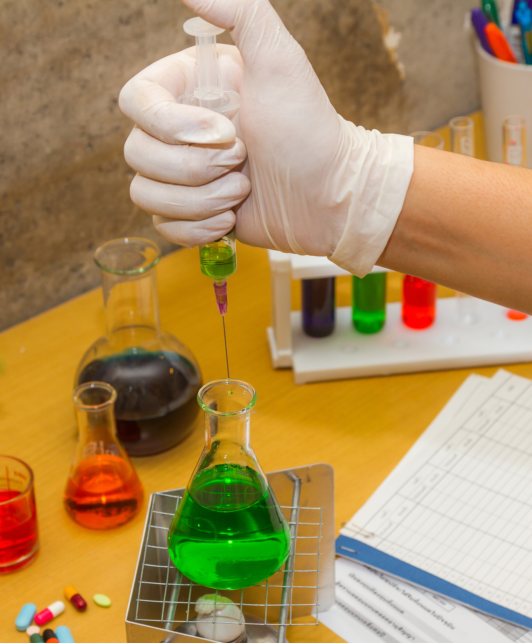 六年级实验室探险记：好奇心带给我的痛苦教训