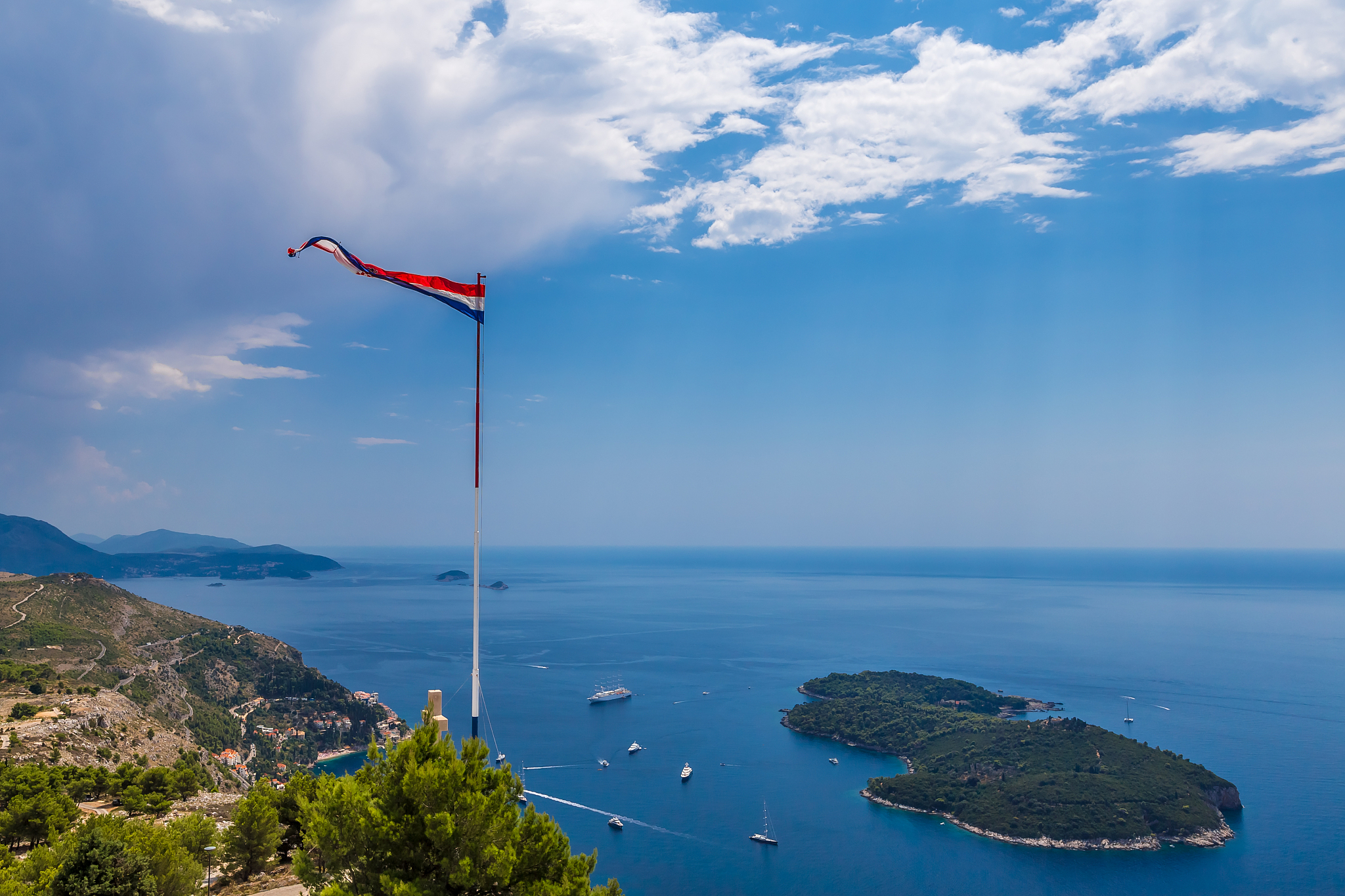 croatian flag in dubrovnik