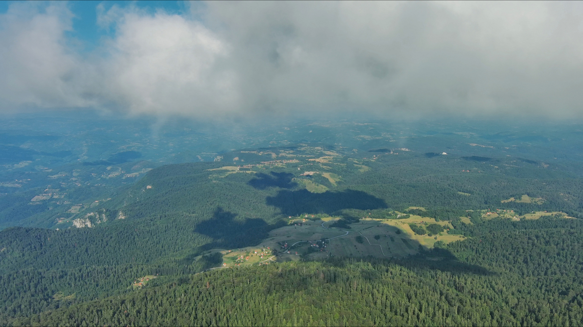塔拉公园的山峦,丘陵与草地,以及村庄