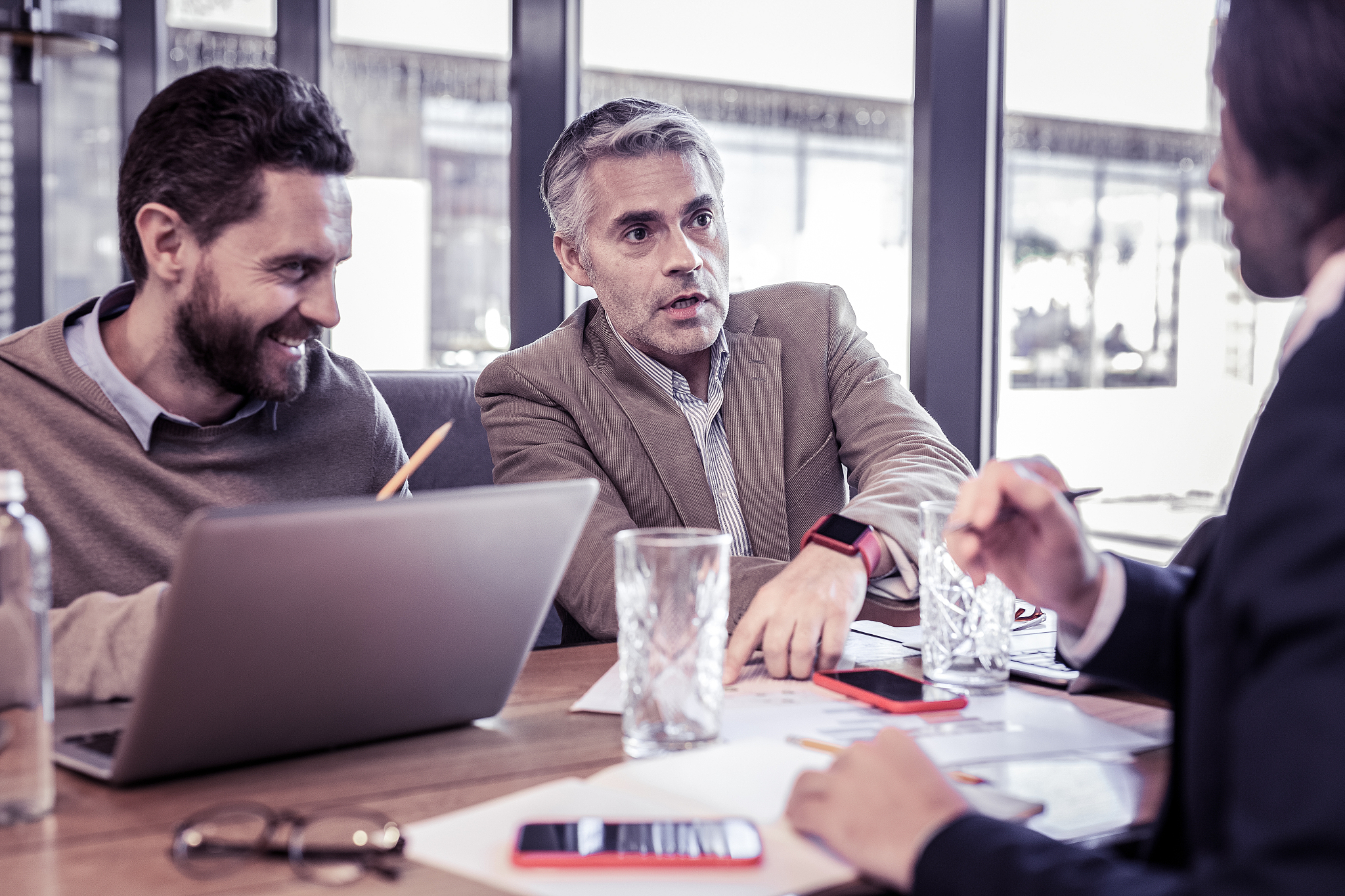 阐述500字：L外贸公司销售人员绩效考核要做好绩效考核培训设计与开发