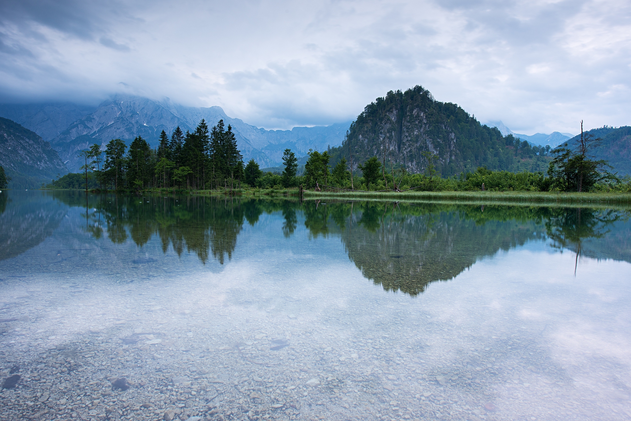 文章赞扬天气 山水的字数不少于300字。