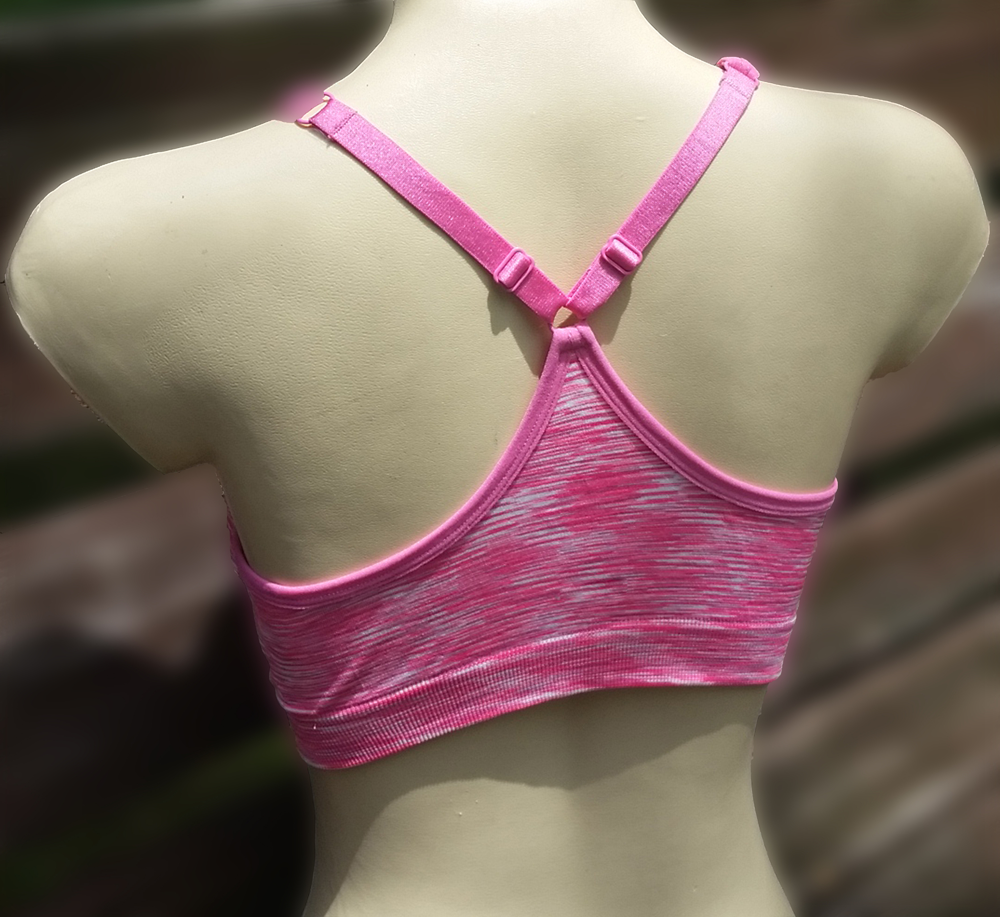 用美式英语写3条关于Womens Bra Soild Wire Free Underwear One-Piece Bra Everyday Small Cup Underwear产品的正面评论。内容附带评论标题评论单词数量小于60个单词。