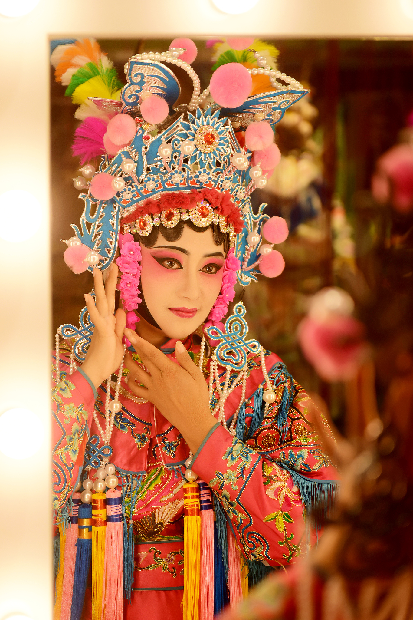 one chinese opera actress in make