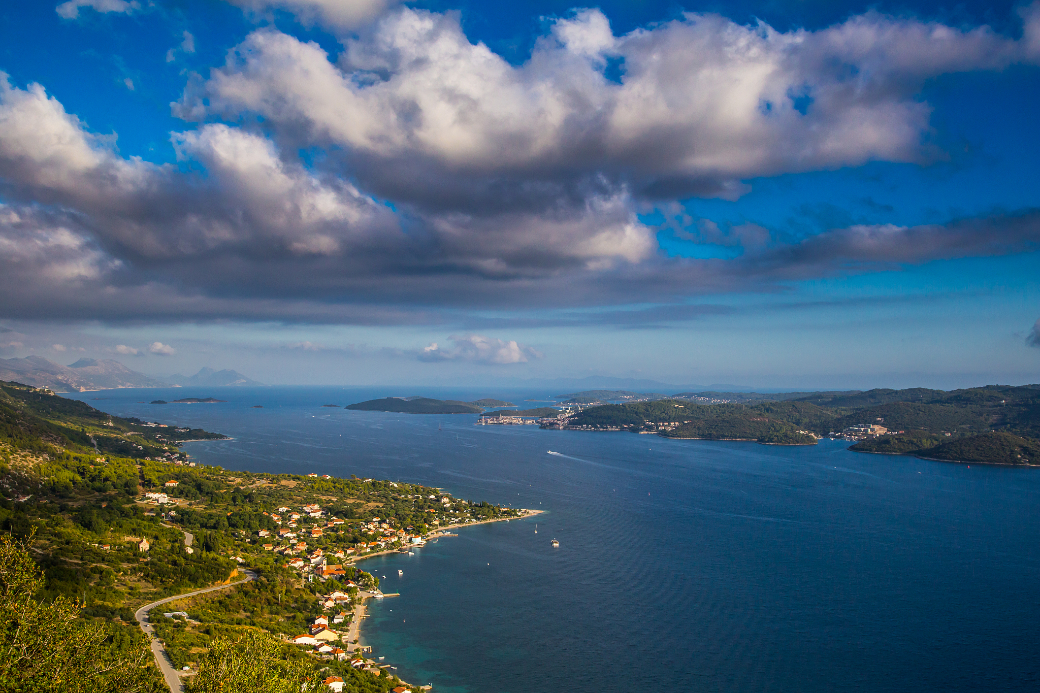 maritime drainage between the peljesac peninsula and the island 