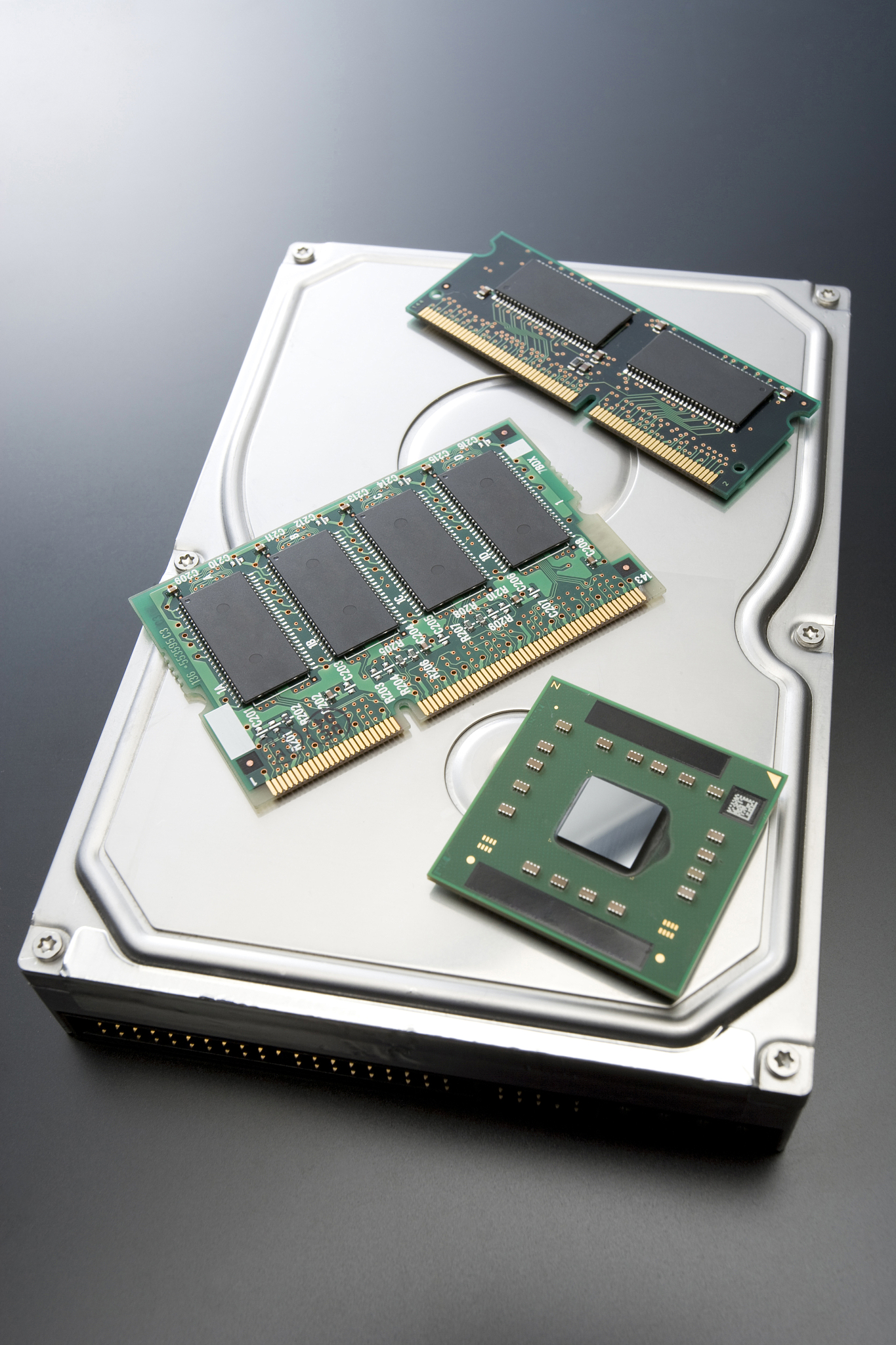 SSD 工作原理：速度更快，寿命更长