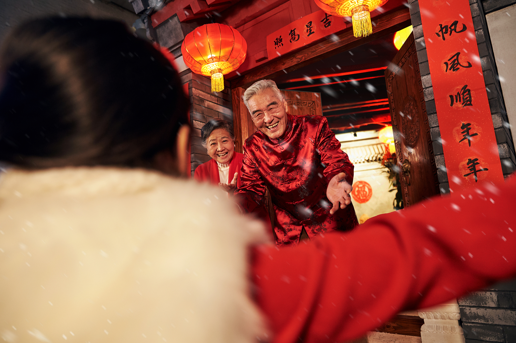 鑰佷汉杩庢帴瀛╁瓙鍥炲杩囧勾