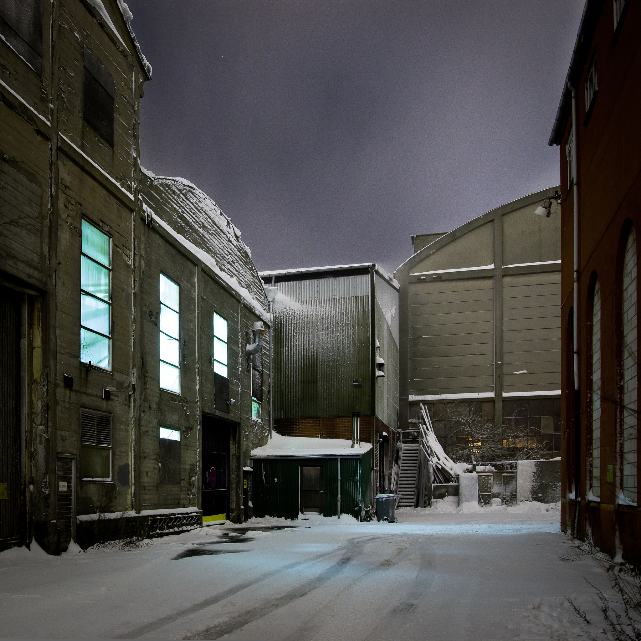 争议太大山崎的纹饰脱颖而出尤其是在那个玻璃文件柜时代。Rowland 的装饰也很棒——我喜欢他的雕塑家 Corrado Parducci 如何将他的美洲原住民人物从 Buhl 演变成 Penobscot 再到 Guardian 的 8 位太空阿兹台克人