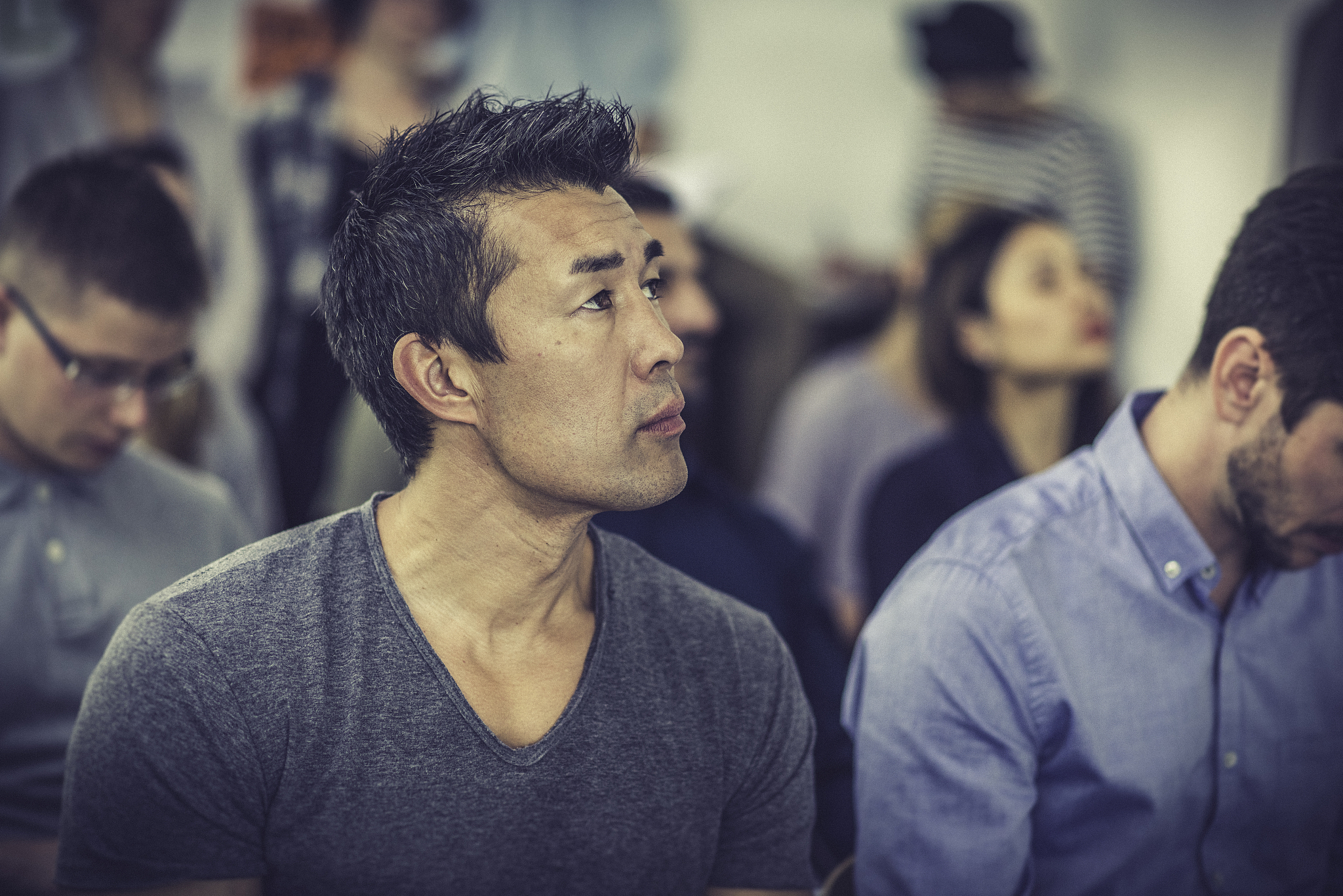 如果你是影评人士请就韩国犯罪电影《卑劣的街头》写出一份解说文案字数要求3000字左右