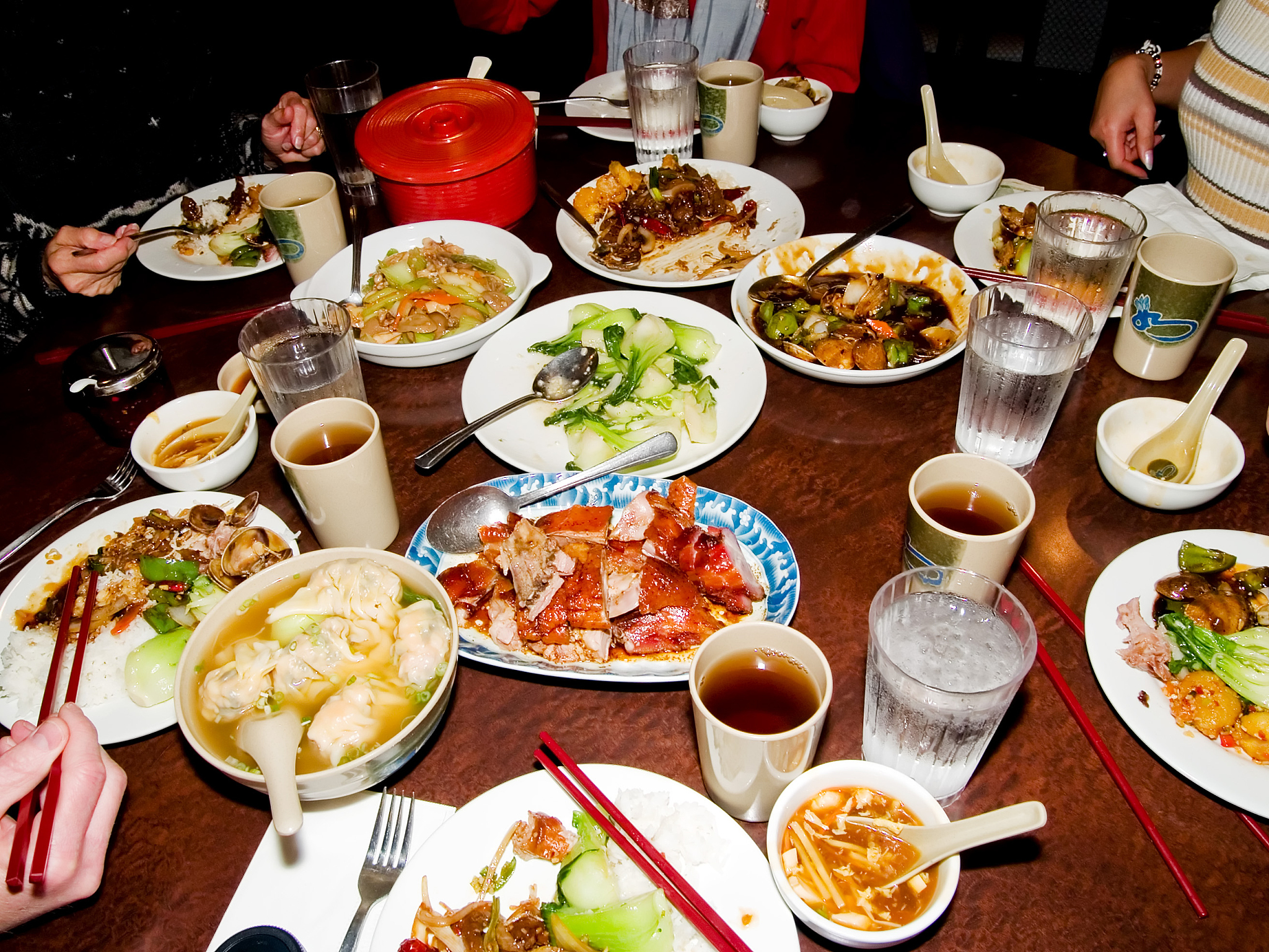 兄弟姐们聚餐邀请！一起吃喝玩乐，共叙友情！