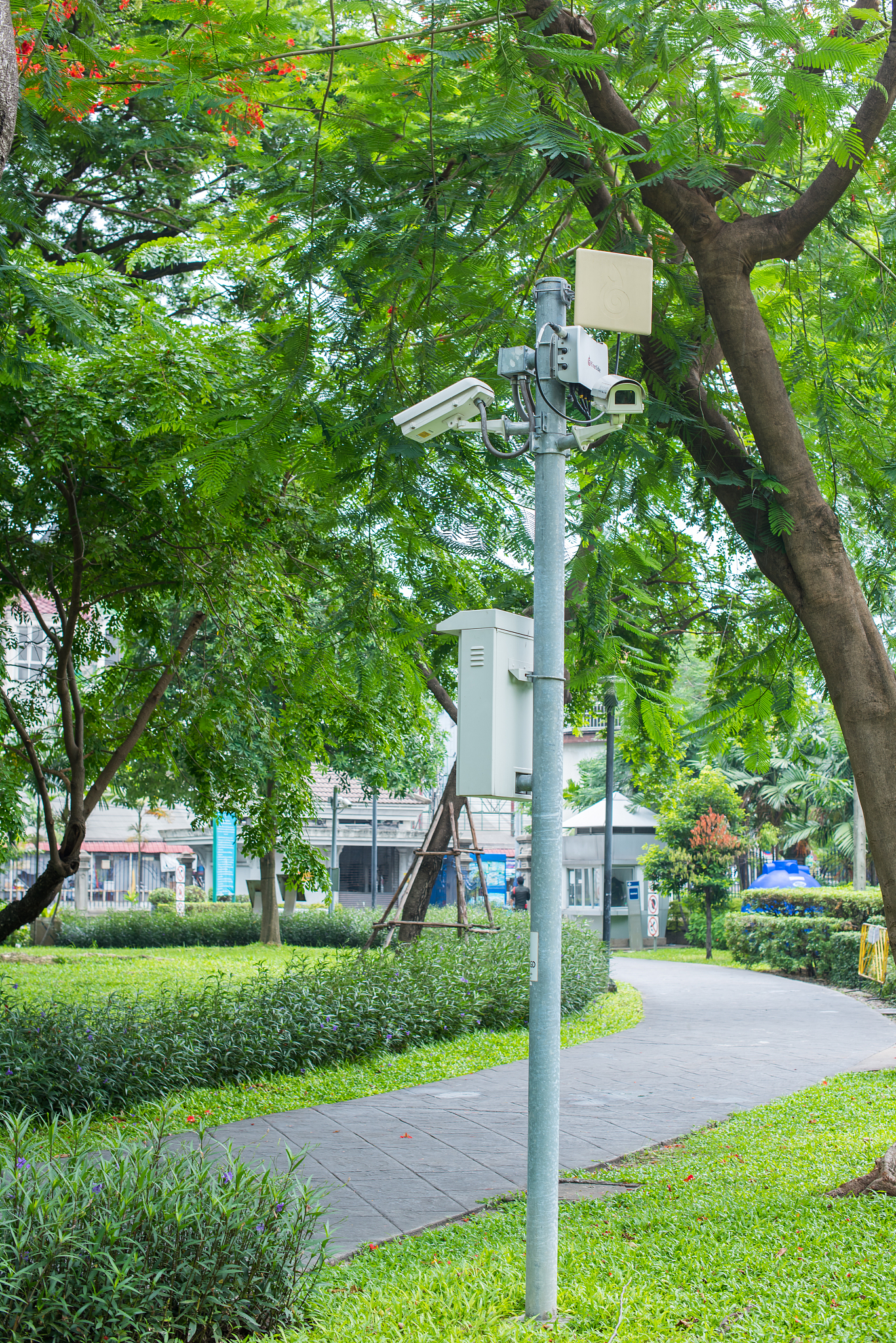 设计一个基于NB-IoT智能城市路灯控制系统的中文测试效果图模块包括CC2530STM32F103C8T6单片机温湿度传感器模块DHT11光敏传感器模块KY-018NB-IoT模块EC-01FOneNET云平台APP