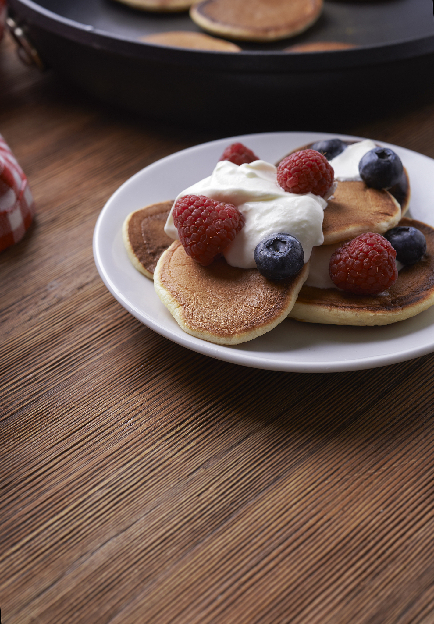 pancakes with berries