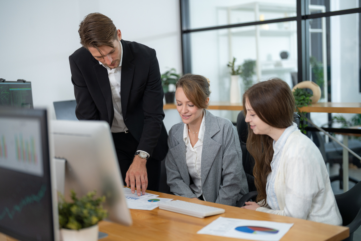 公司适应情况良好，快速融入团队 - 50字以内