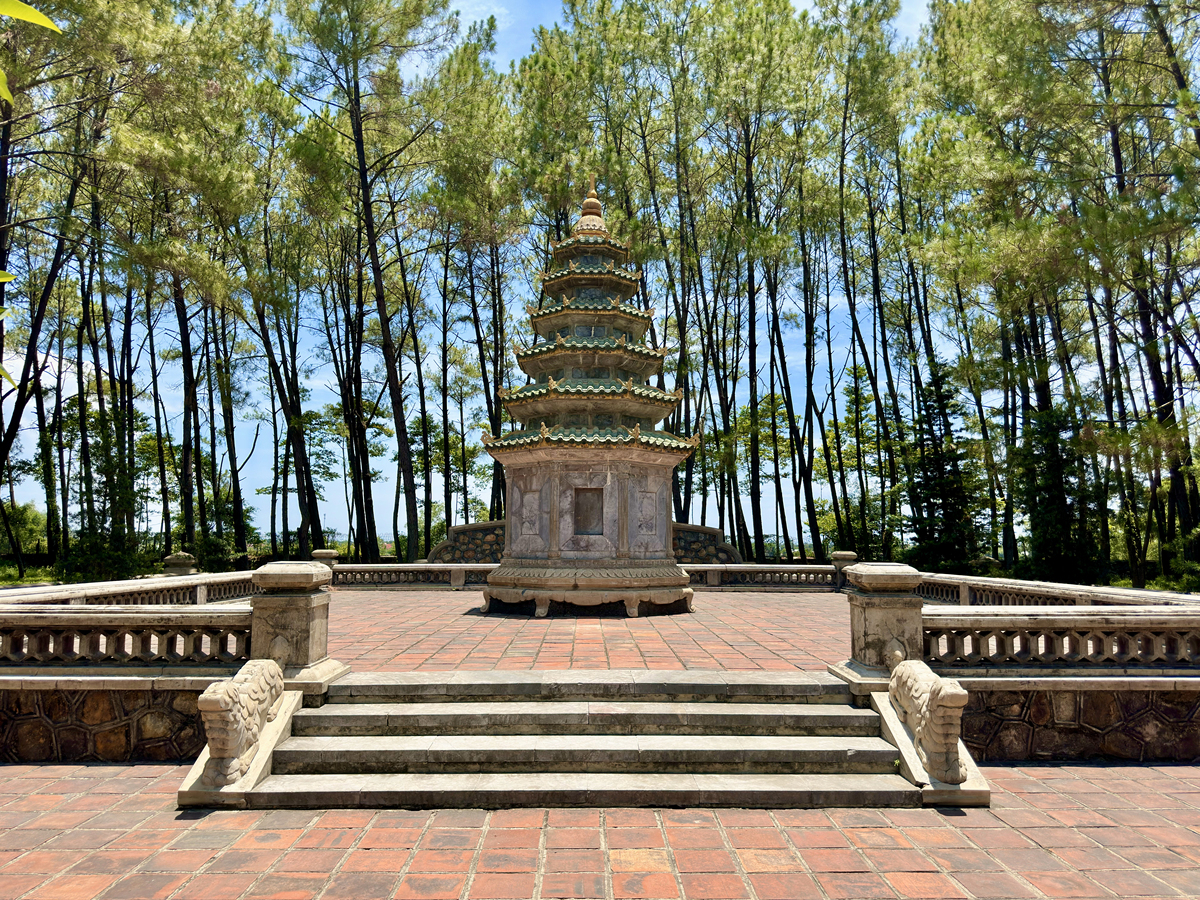 今天去万佛塔春游了500字的游记