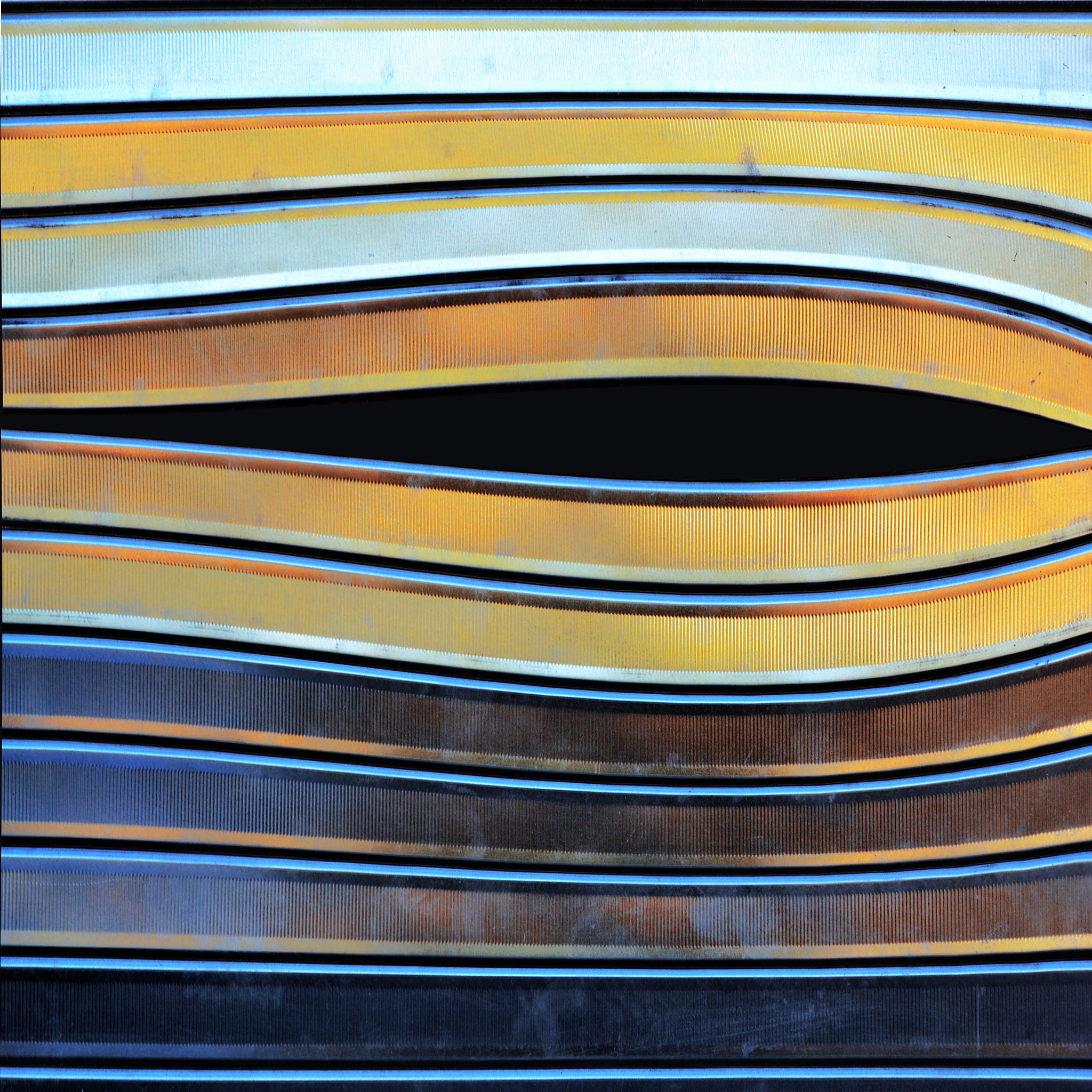 强导电型打孔光伏焊带 - 提高太阳能电池组件性能的焊接材料