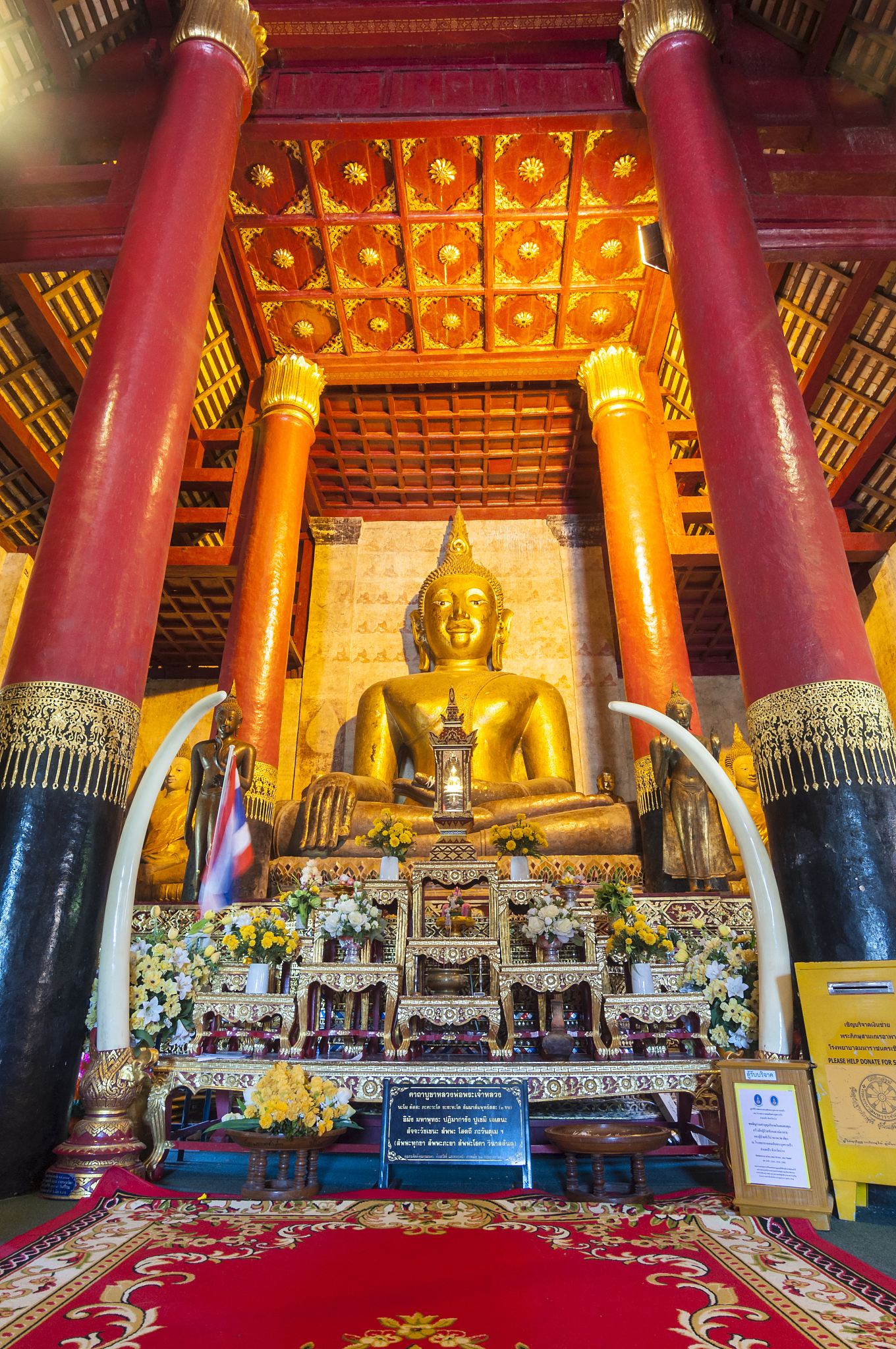 interior of wat chang kham, nan