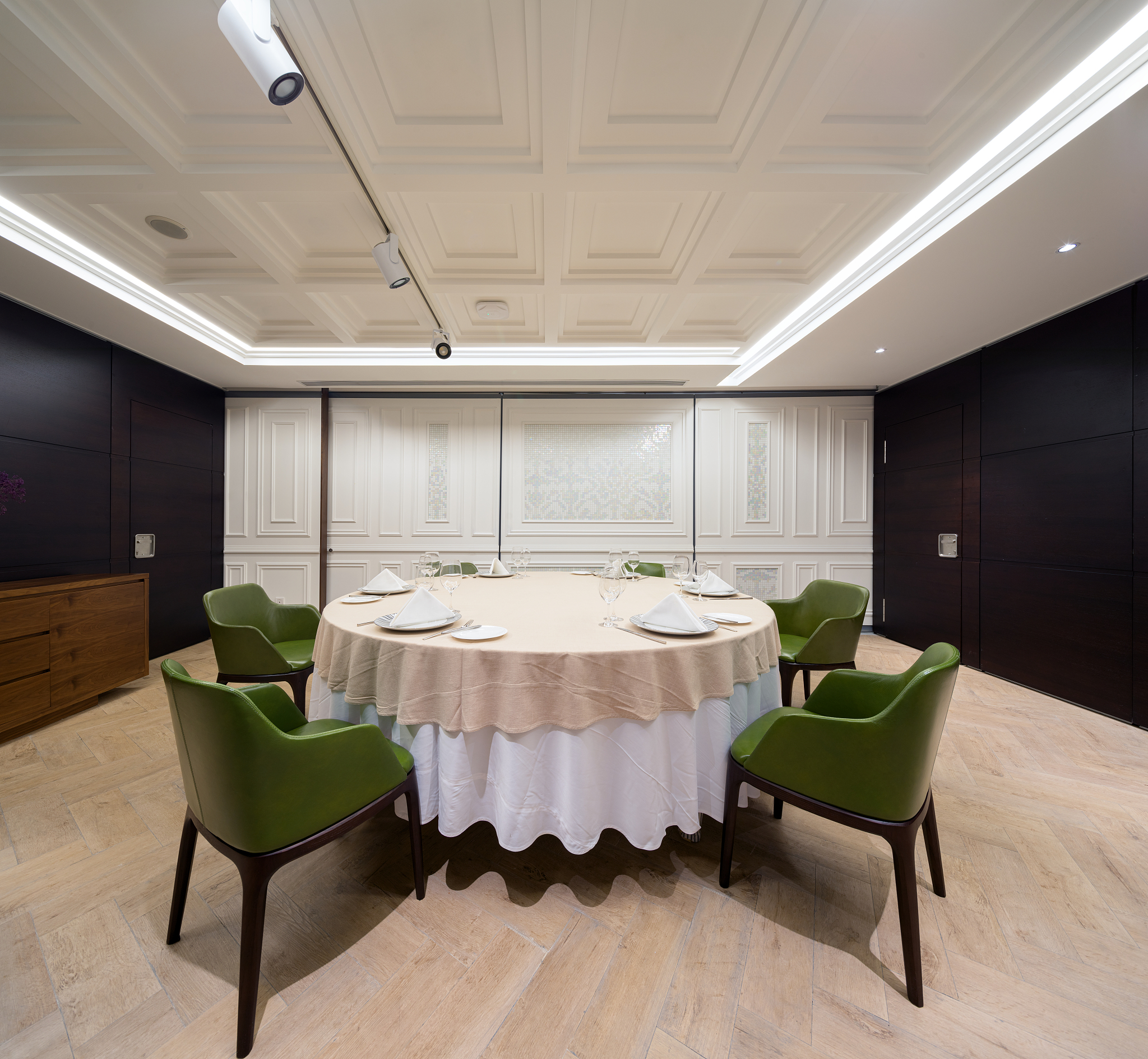 高档商务包间，成就非凡商务体验