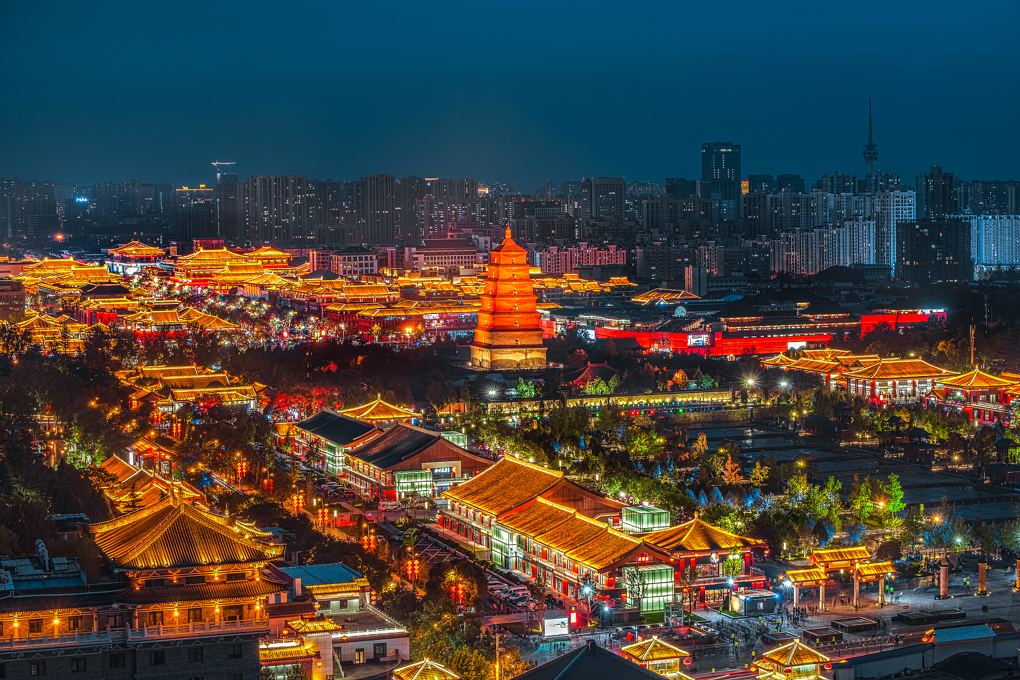 中国陕西省西安大唐不夜城 大雁塔 夜景