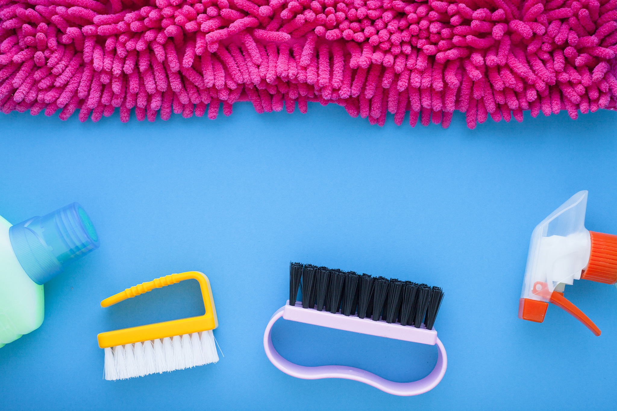 电脑主板防尘清灰市场背景分析随着电脑的普及和使用频率的增加电脑主板防尘清灰的需求也越来越大。主板是电脑的核心部件如果遭受灰尘的侵袭会导致电脑运行缓慢甚至崩溃。因此防尘清灰成为了电脑维护的重要环节之一。目前电脑主板防尘清灰市场主要分为两种产品：防尘网和清洁工具。防尘网是一种可以覆盖在电脑主板上的网状物可以有效地防止灰尘进入主板内部。清洁工具则包括吸尘器、清洁刷、压缩气罐等可以清除主板上的灰尘和杂物。