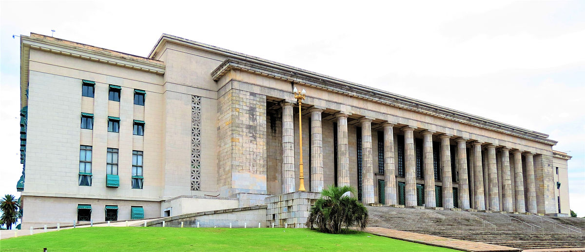 贵阳高铁学院大学发展扶持策略