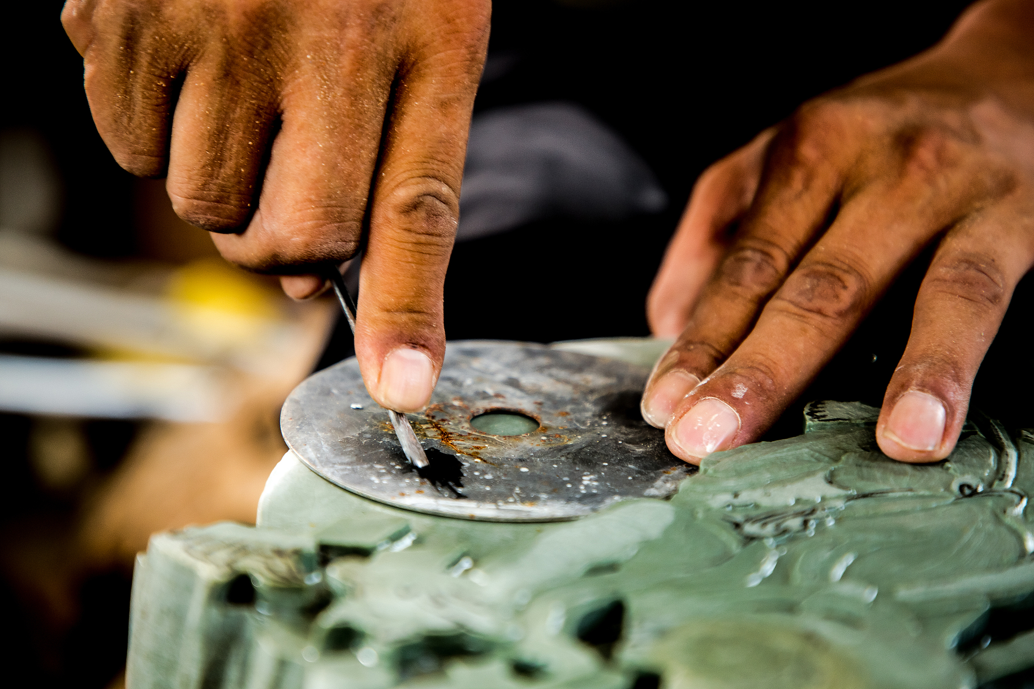 人造水晶雕刻工艺详解：从切割到打磨的全过程