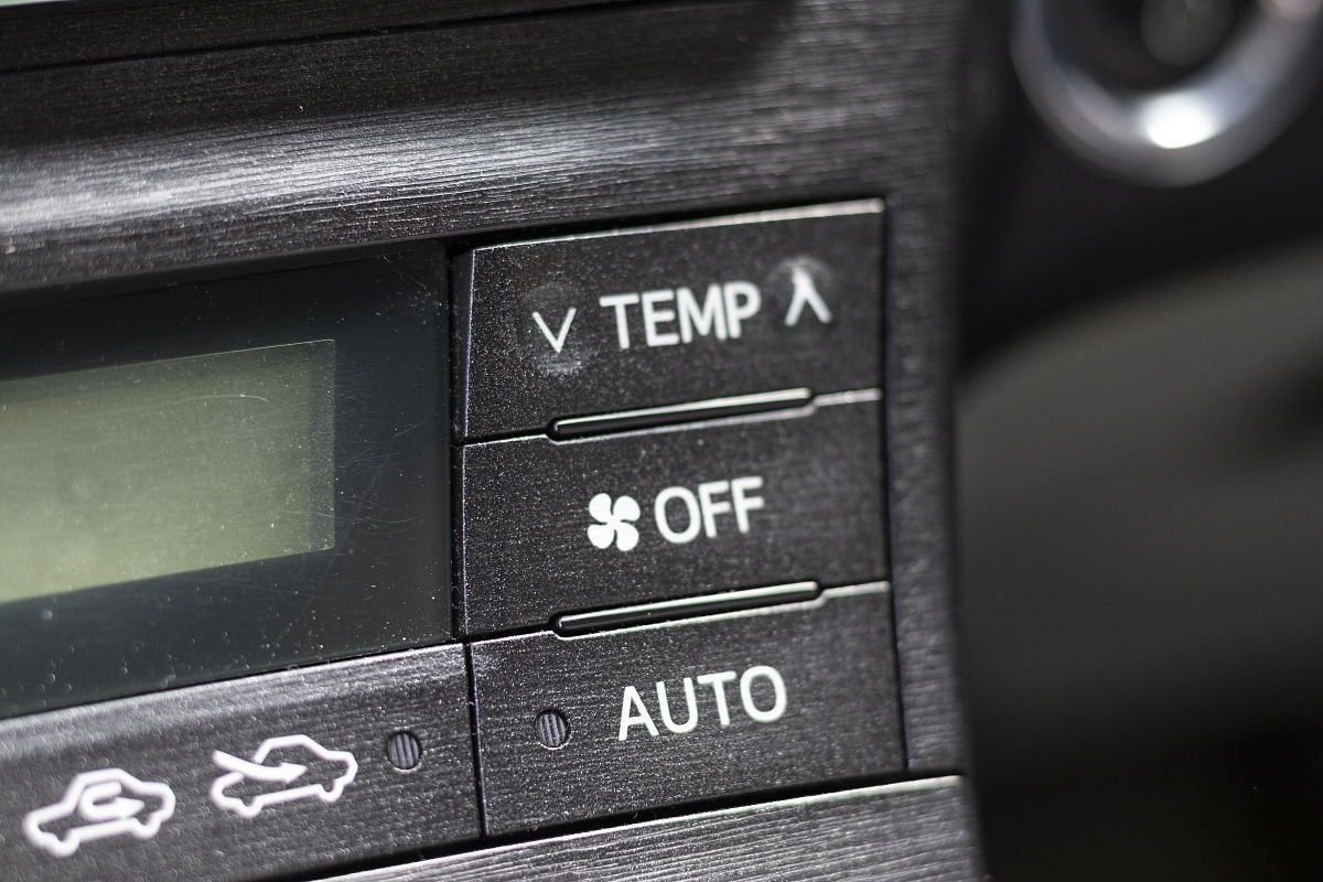 福特福克斯 CAF7163A5 碰撞复位开关位置