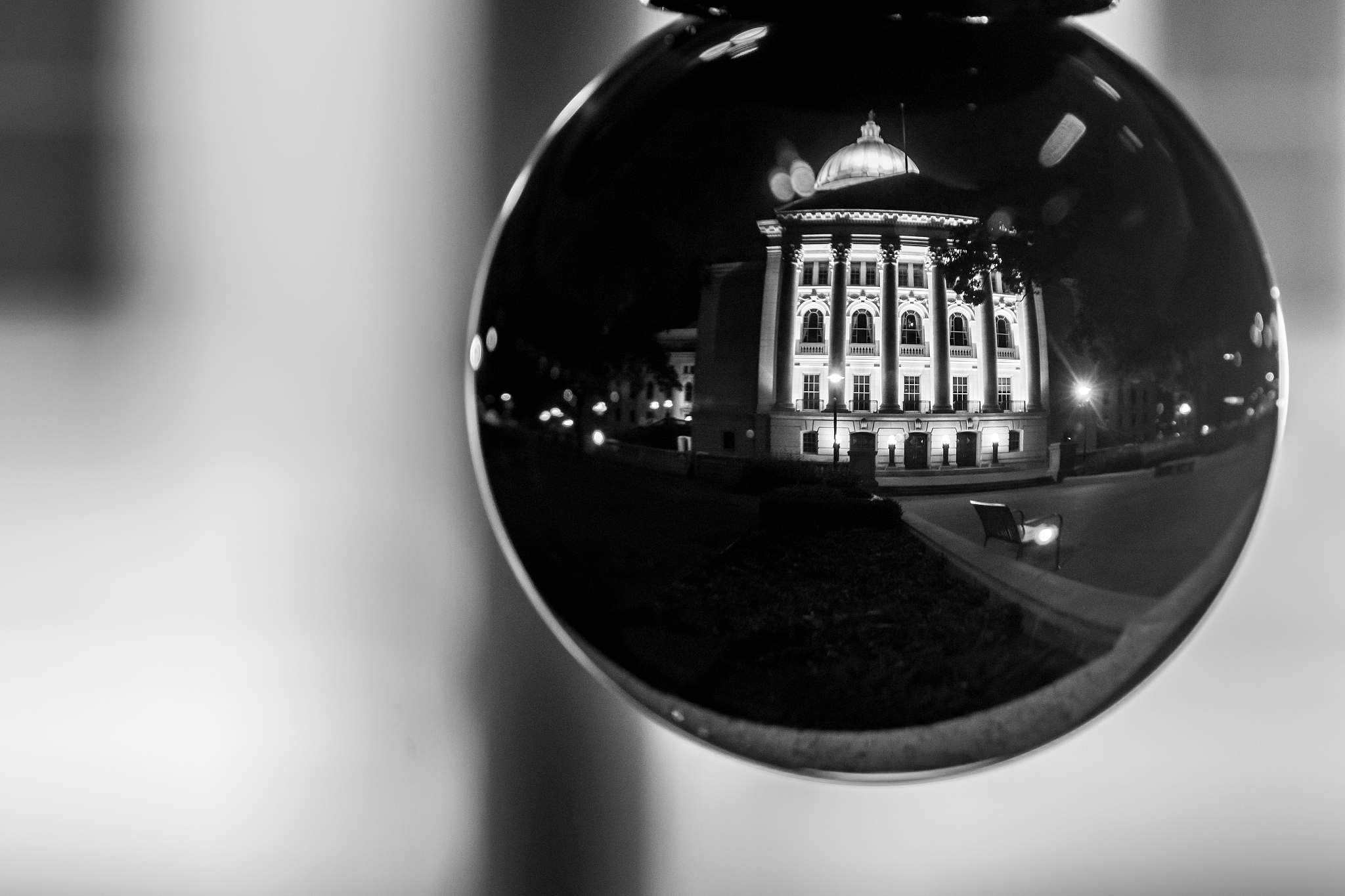 卵石不敌是什么意思