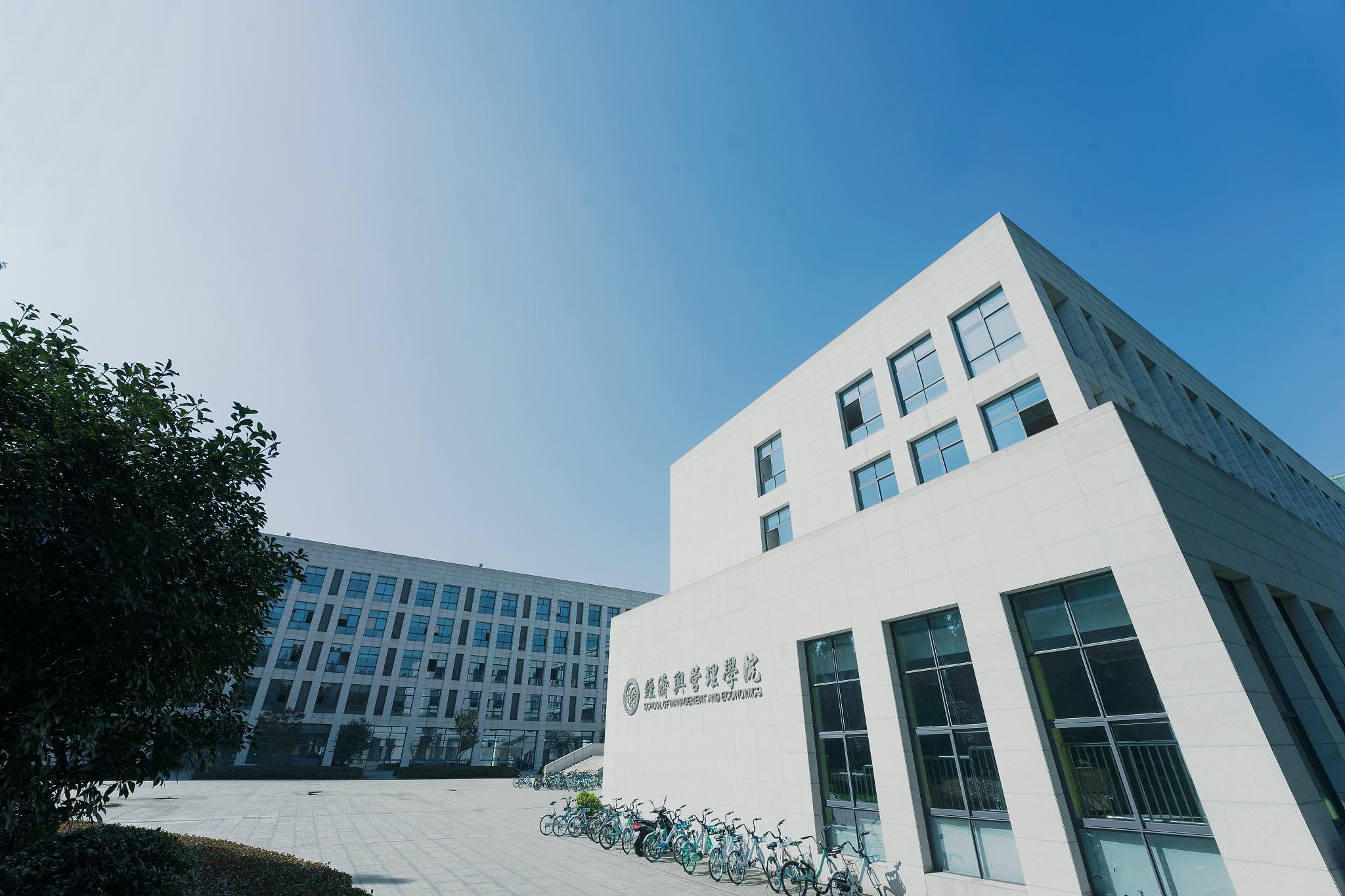 成都建筑专业学校建筑管理专业必修课程：学习内容及职业发展