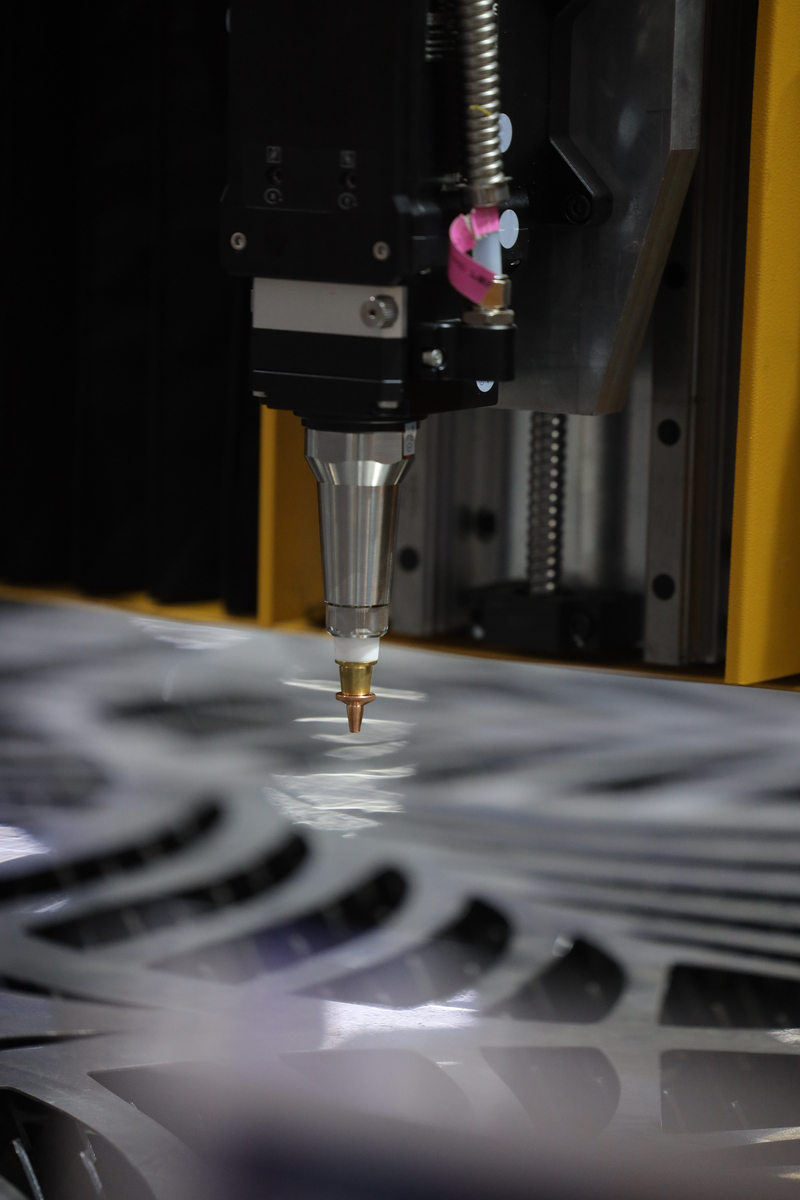 В 2011 году Чжан Жиган и другие спроектировали волоконный лазер пропитанный иттербием и получили оптические импульсы с шириной импульса 48 фс и частотой повторения 330 МГц в экспериментах что достигло