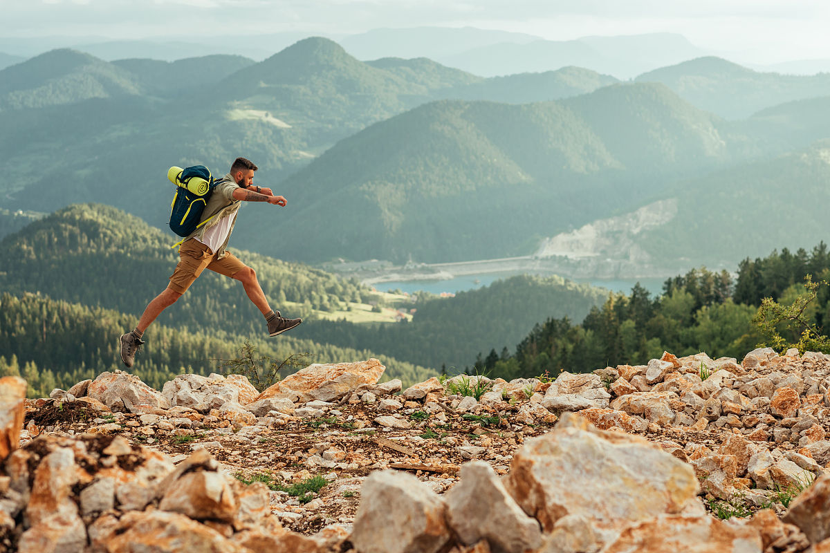 我发现徒步旅行是缓解压力的好方法。