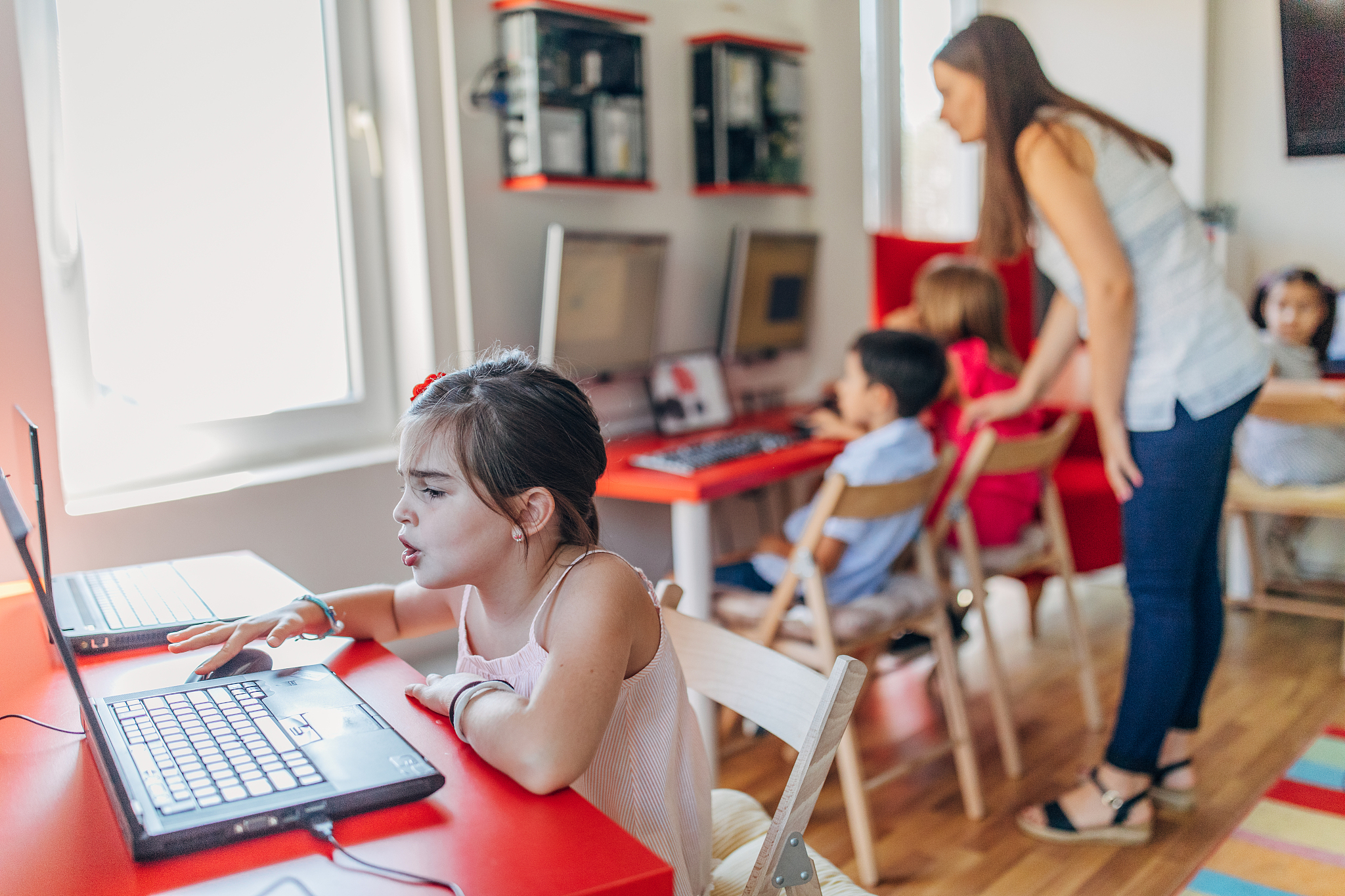 成都幼师提醒：过早接触电脑对孩子智力发展的影响